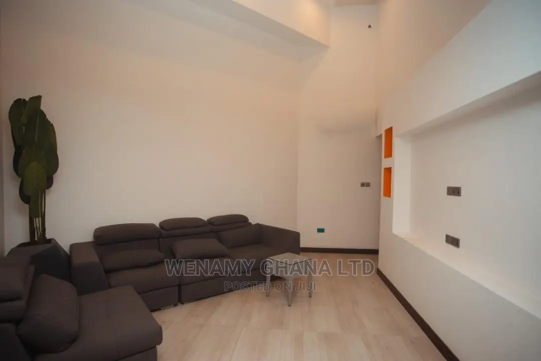 Furnished 5bdrm House in Community 25, Tema Metropolitan for Sale in Tema Metropolitan