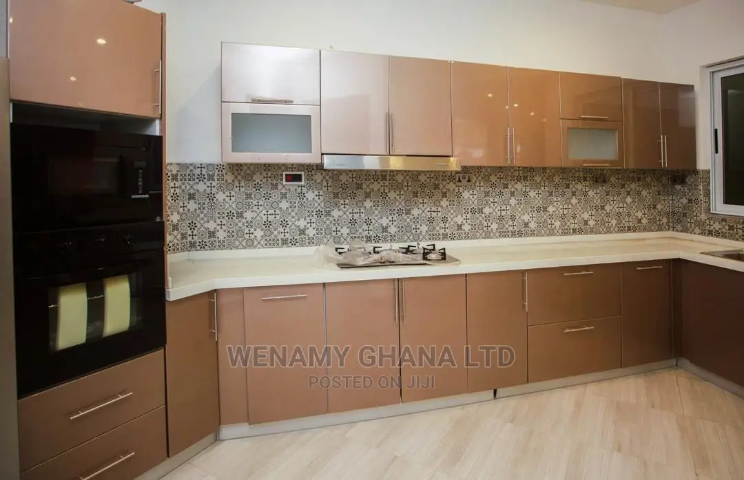 Furnished 5bdrm House in Community 25, Tema Metropolitan for Sale in Tema Metropolitan