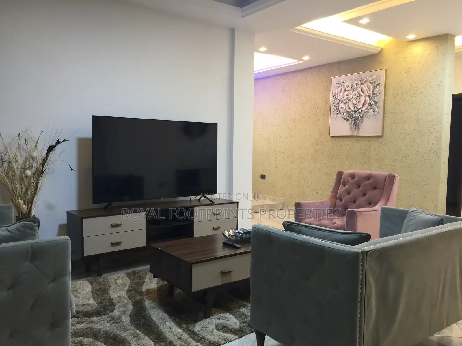 A Very Neat and Executive 2bedrooms Furnished in Adenta