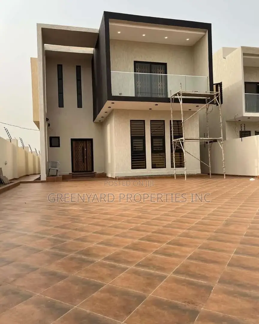 5bdrm House in Lakeside for sale in Lake Side Estate