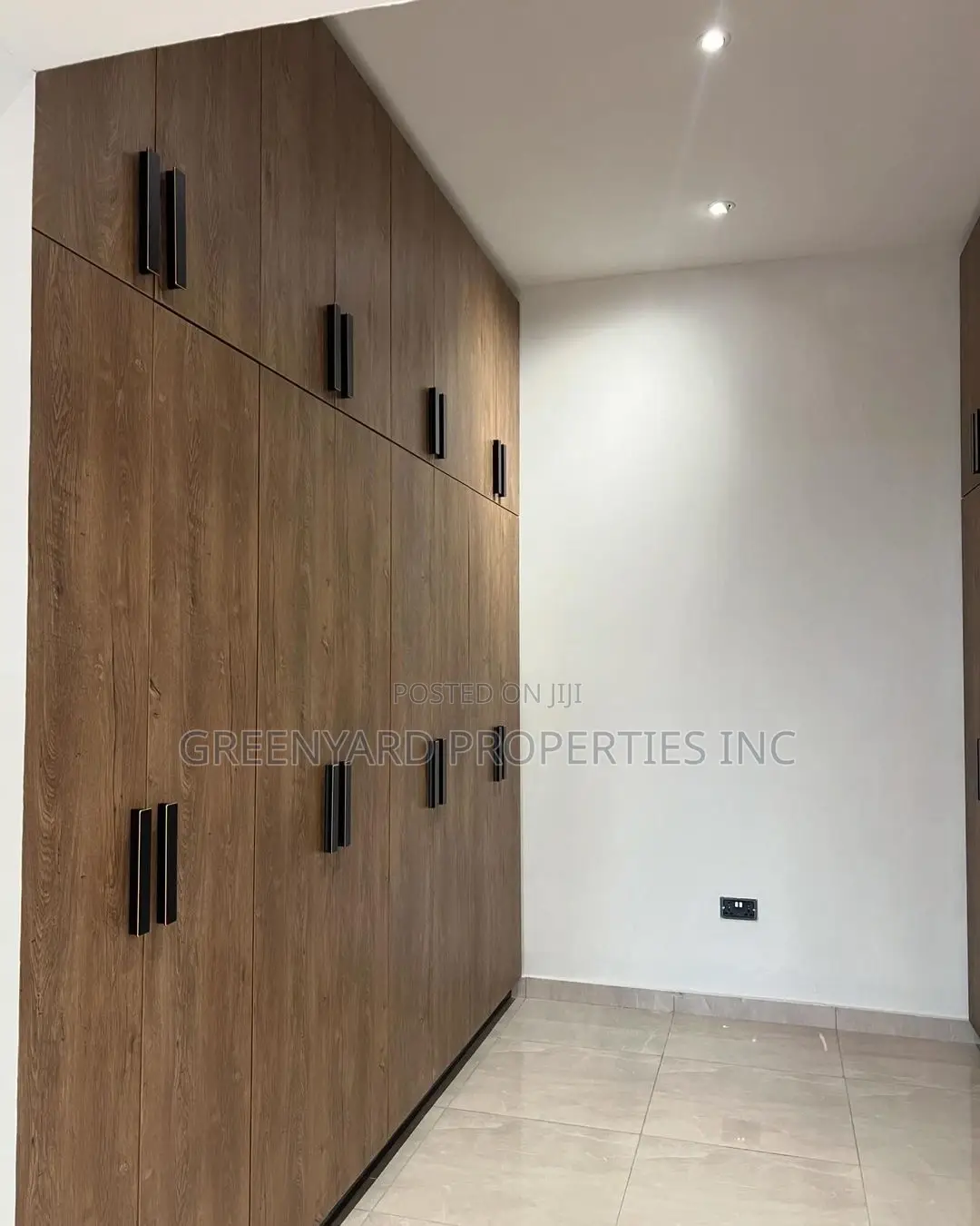 5bdrm House in Lakeside for sale in Lake Side Estate
