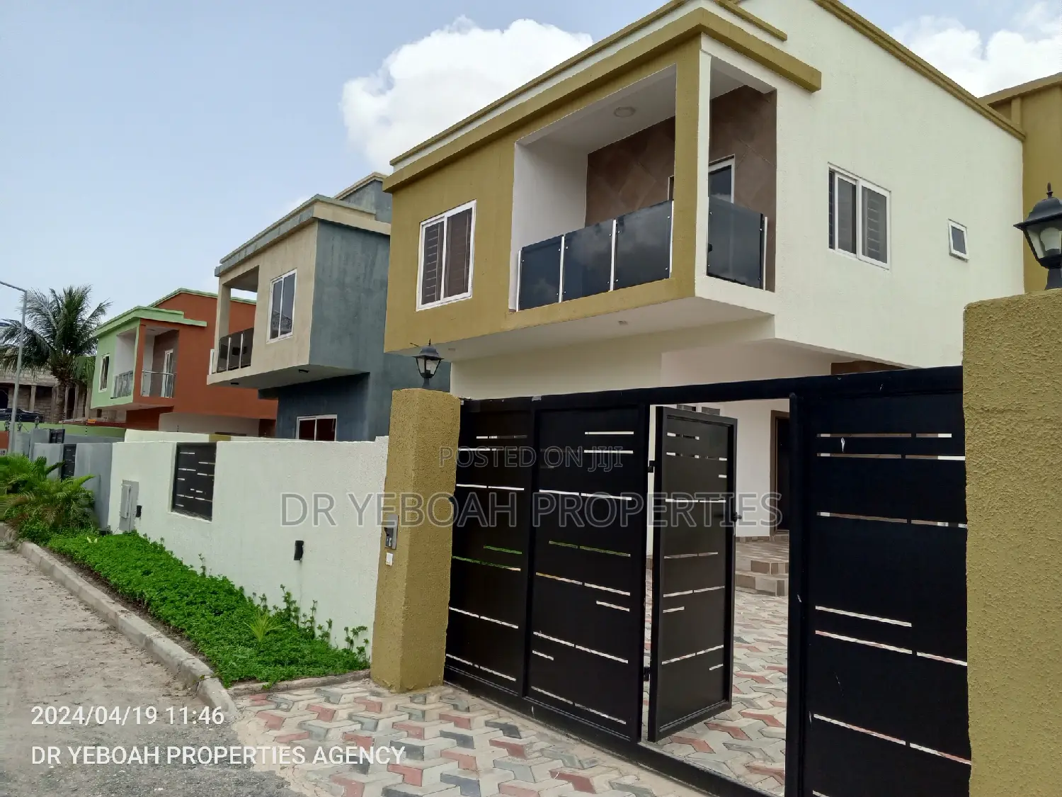 4bdrm Duplex in Spintex Road:- 3 for sale in Spintex