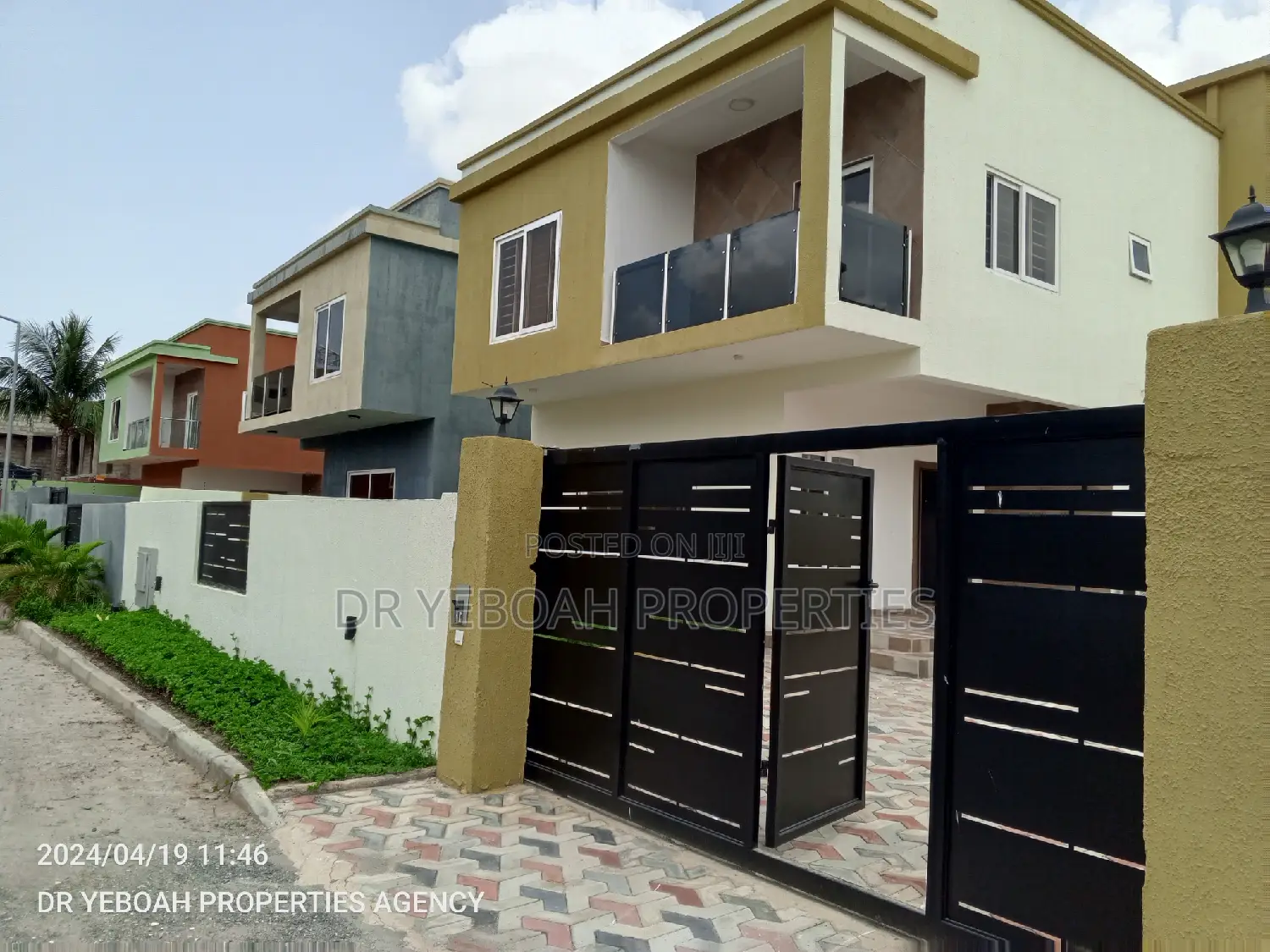 4bdrm Duplex in Spintex Road:- 3 for sale in Spintex