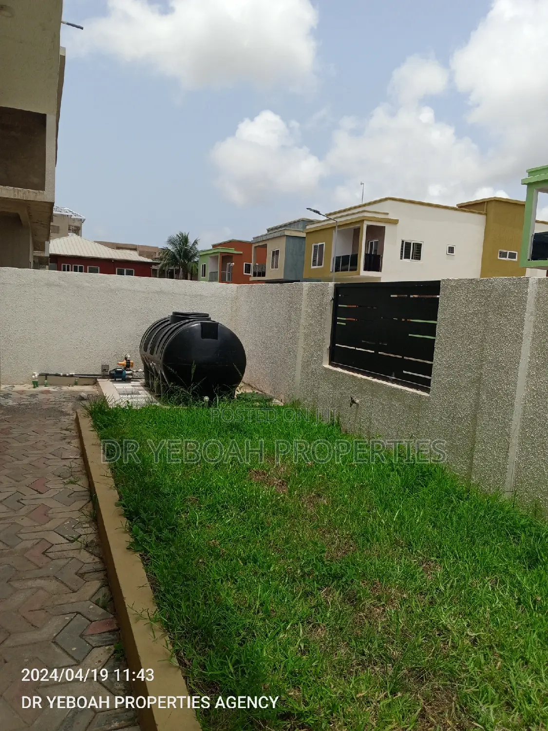 4bdrm Duplex in Spintex Road:- 3 for sale in Spintex