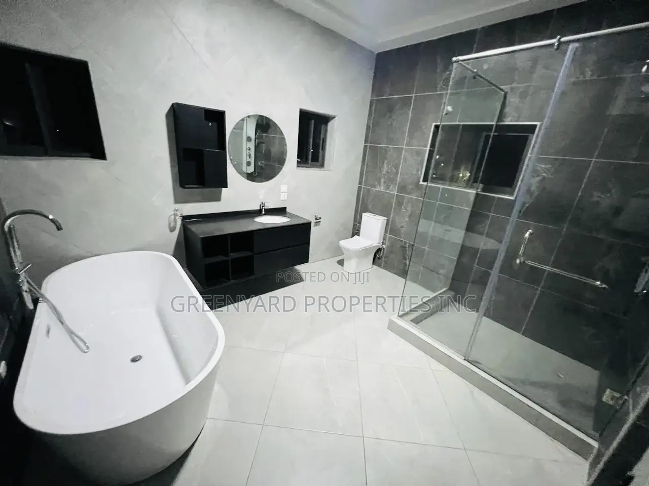 5bdrm Mansion in Mile 7, Achimota for sale in Achimota