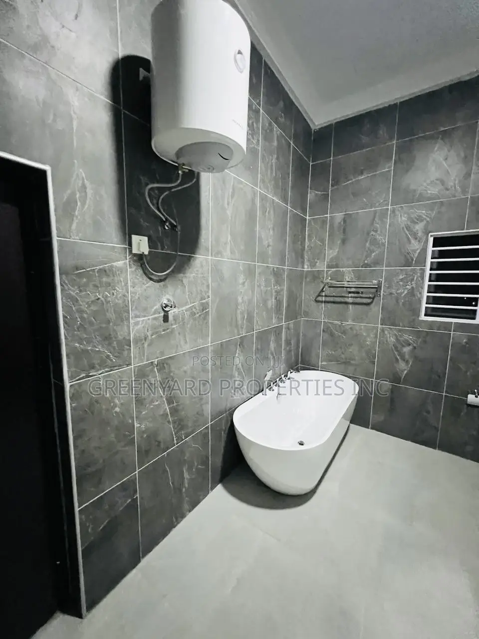 5bdrm Mansion in Mile 7, Achimota for sale in Achimota