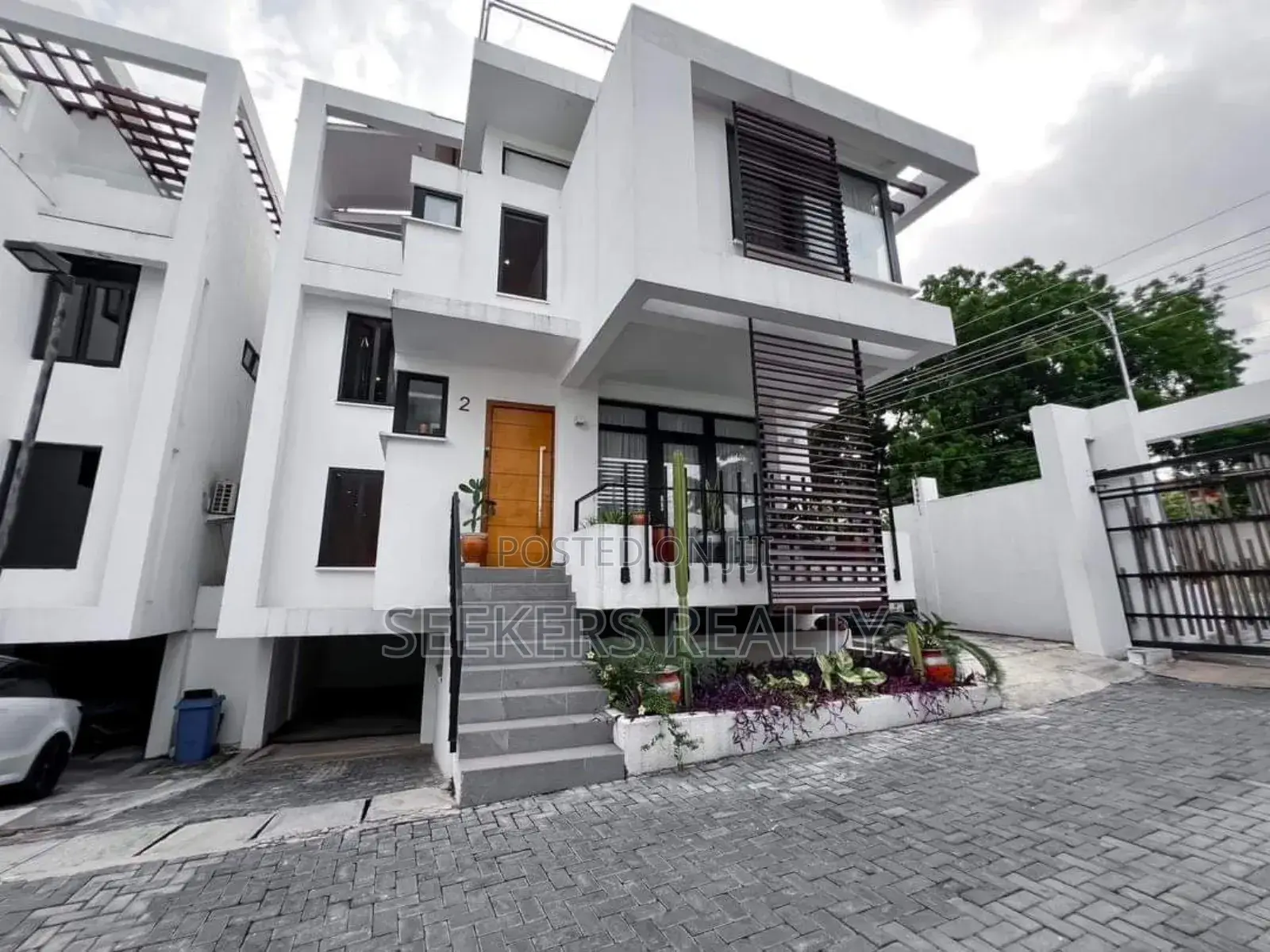 Furnished 5bdrm Townhouse/Terrace in Seekers Realty, Cantonments in Cantonments