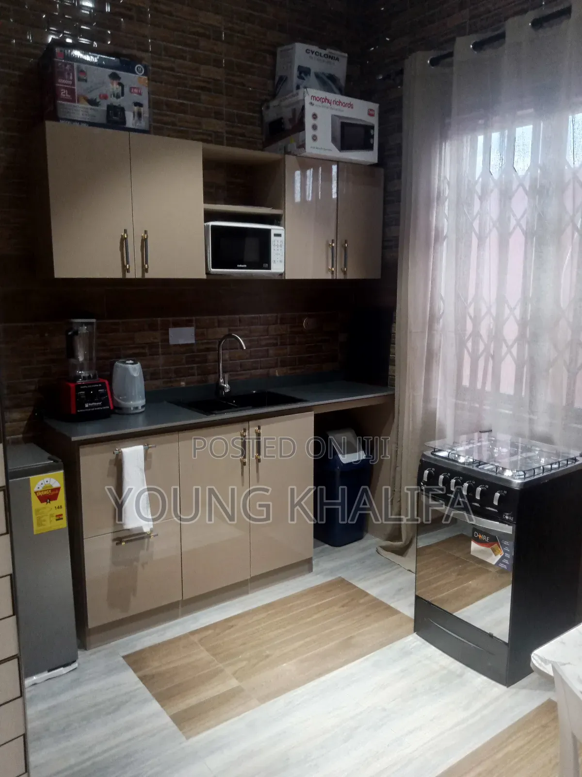 Beautiful Studio Apartment Available Behind West Hills Mall in West Hills Mall Area