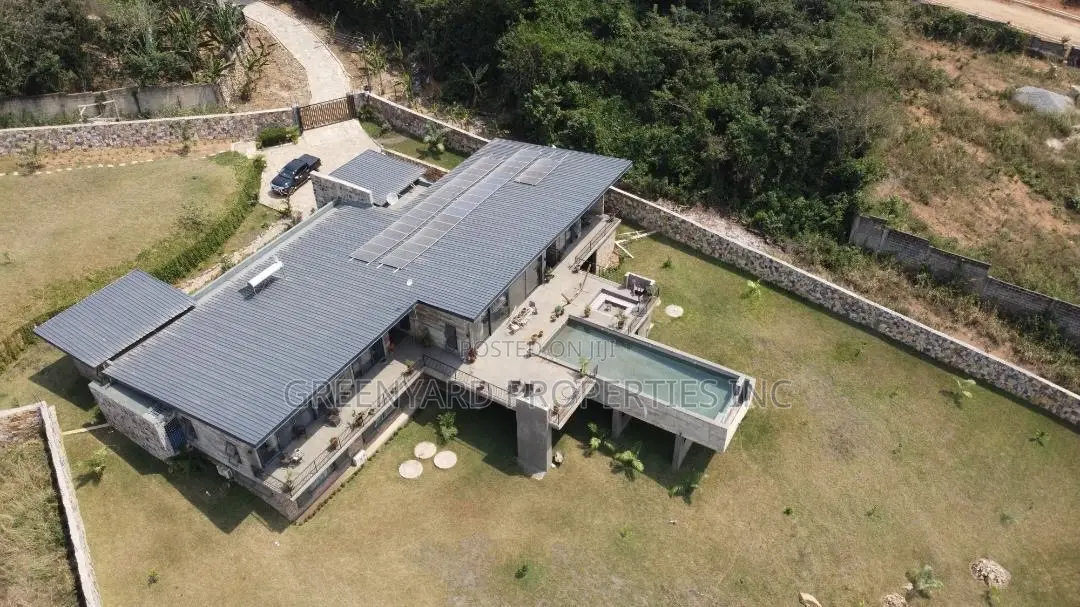 Furnished 8bdrm Mansion in Mountains, Aburi for sale in Aburi