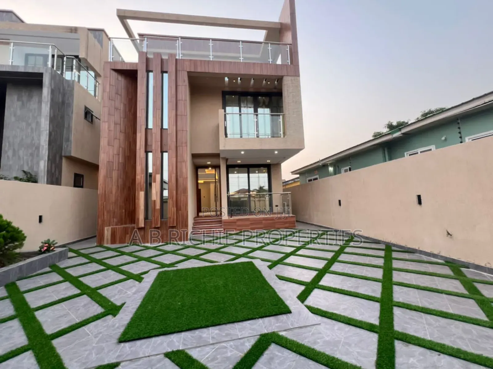 4bdrm Penthouse in Ab Richie Properties, West Legon for sale in West Legon