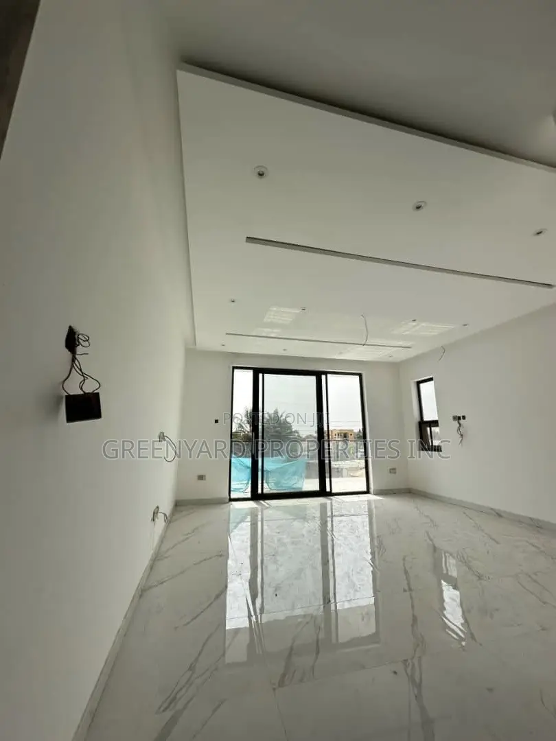 4bdrm Duplex in Botwe for sale in Ashaley Botwe