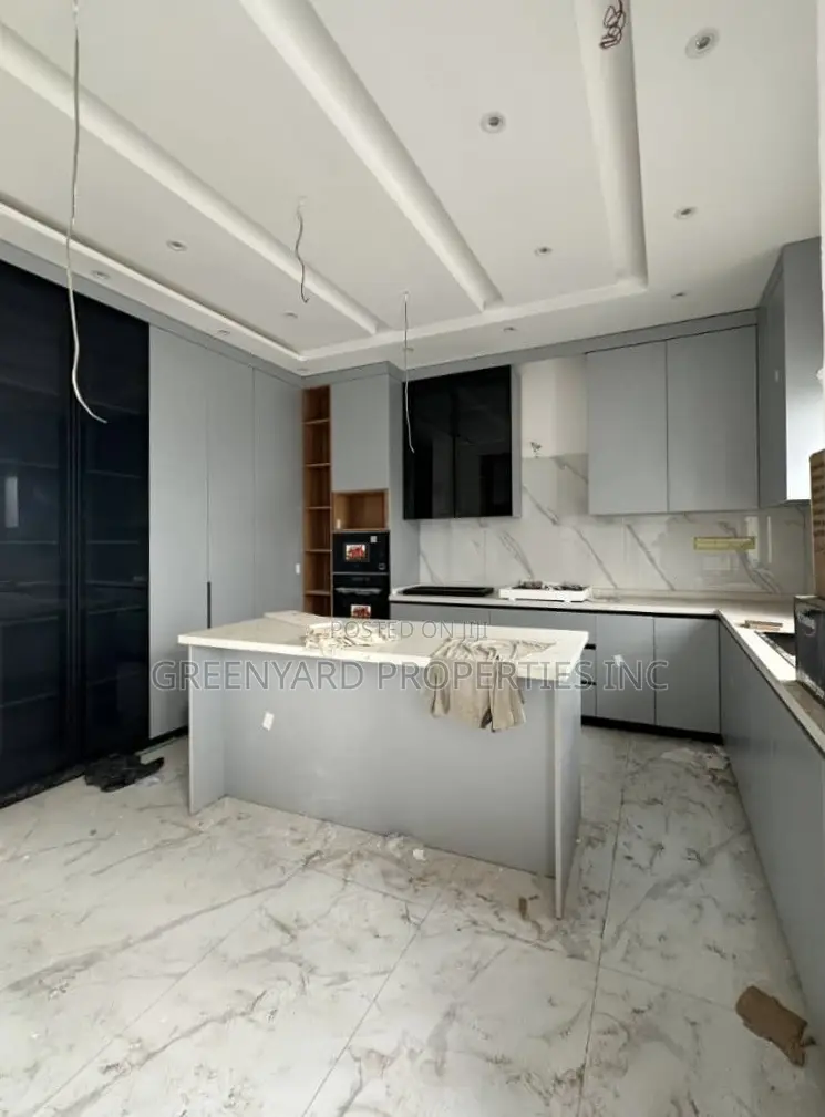 4bdrm Duplex in Botwe for sale in Ashaley Botwe