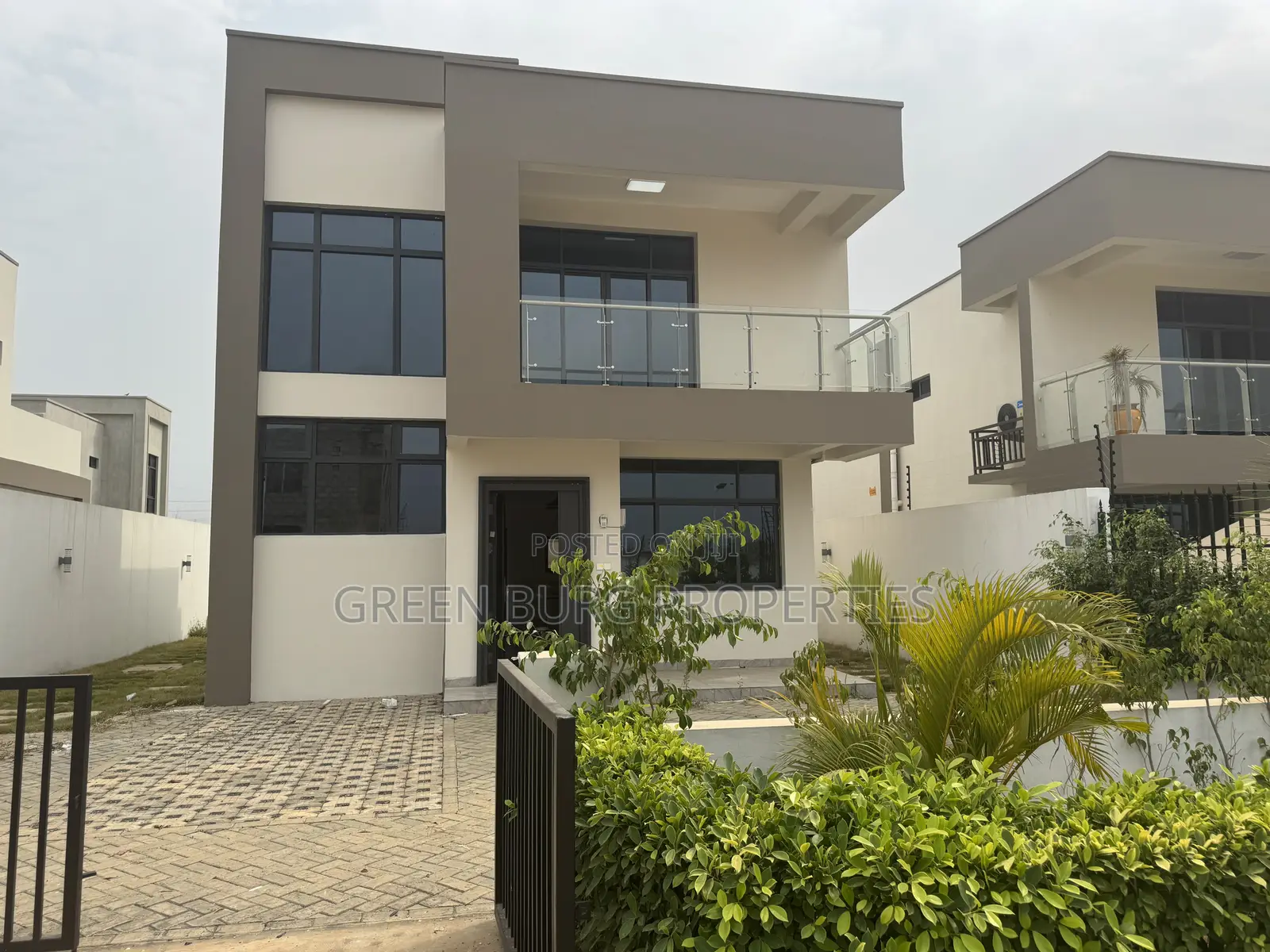 3bdrm Townhouse/Terrace in East Legon for sale in East Legon