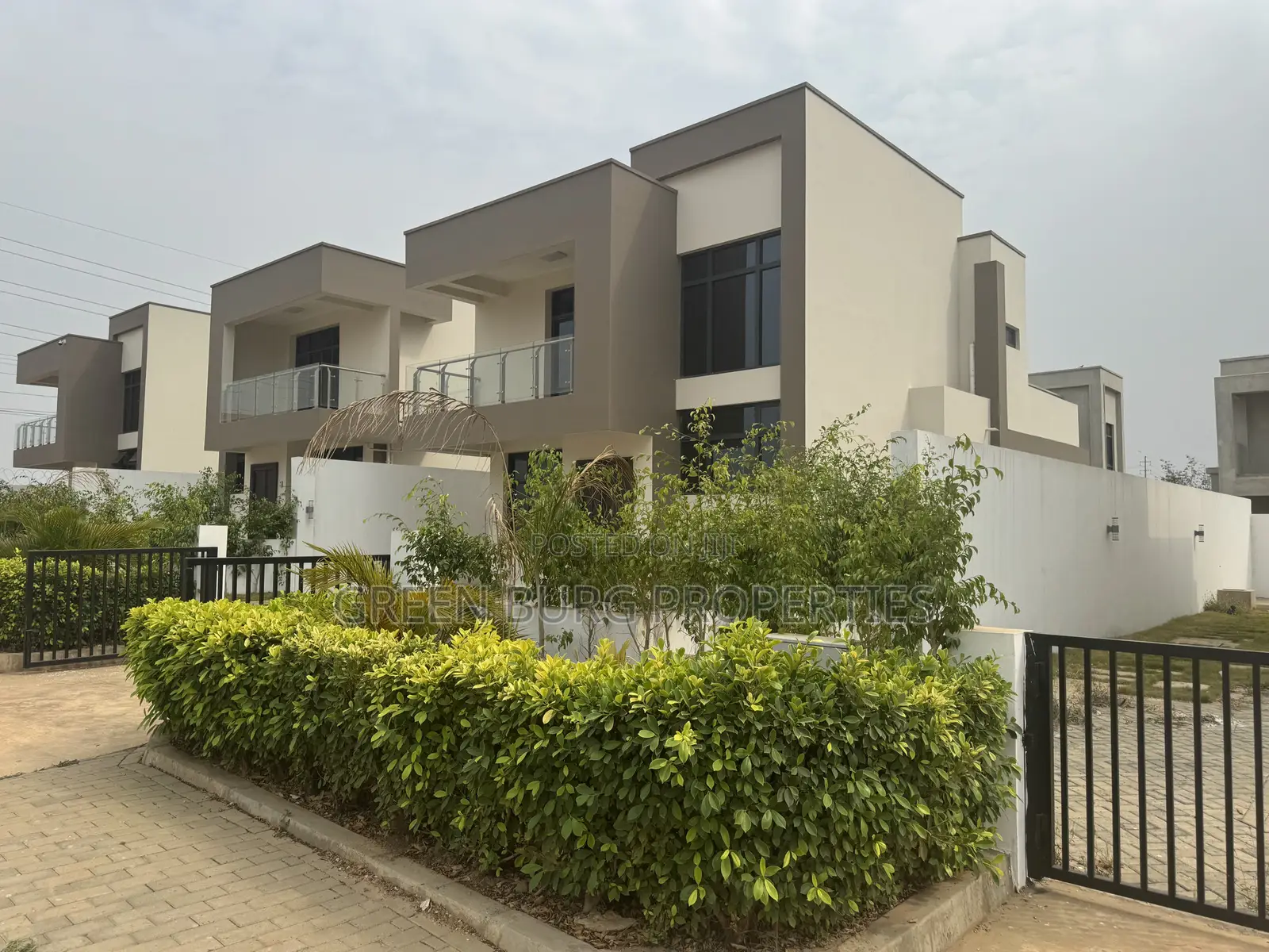 3bdrm Townhouse/Terrace in East Legon for sale in East Legon