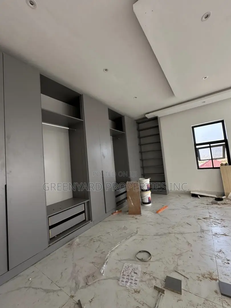 4bdrm Duplex in Ashaley Botwe for sale in Ashaley Botwe