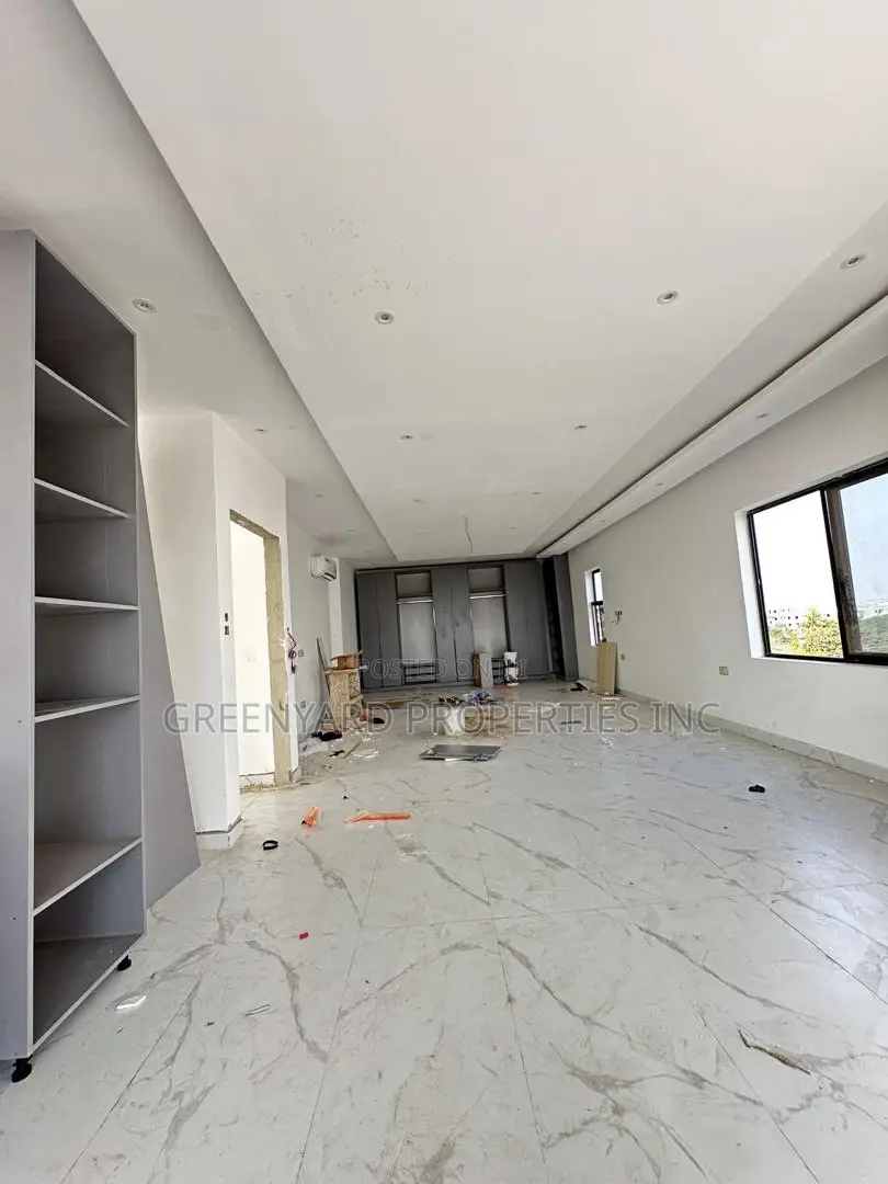 4bdrm Duplex in Ashaley Botwe for sale in Ashaley Botwe