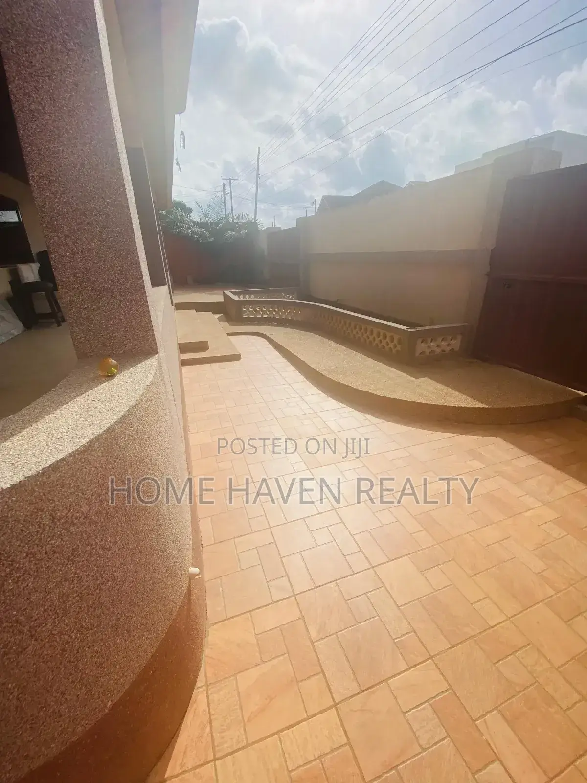 5bdrm House in Abc, Achimota for sale in Achimota
