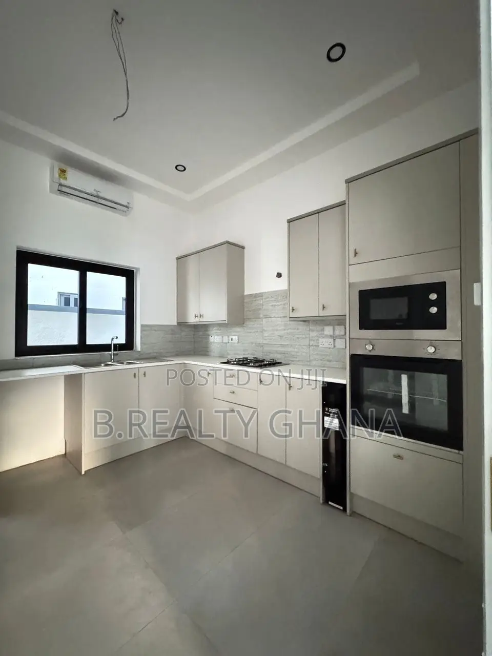 3bdrm Townhouse/Terrace in Adenta for sale in Adenta