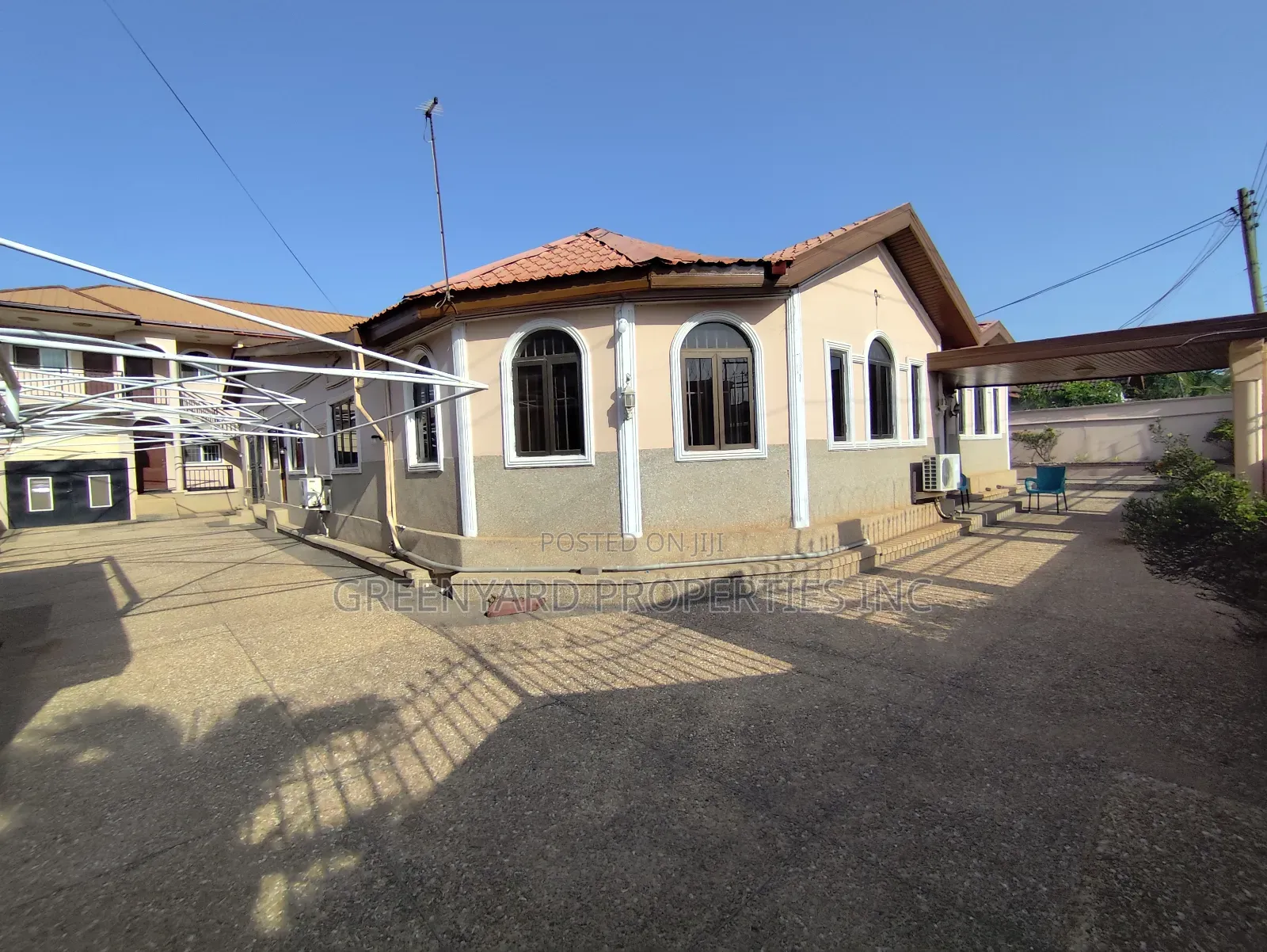 Furnished 8bdrm House in Ogbojo, East Legon for sale in East Legon