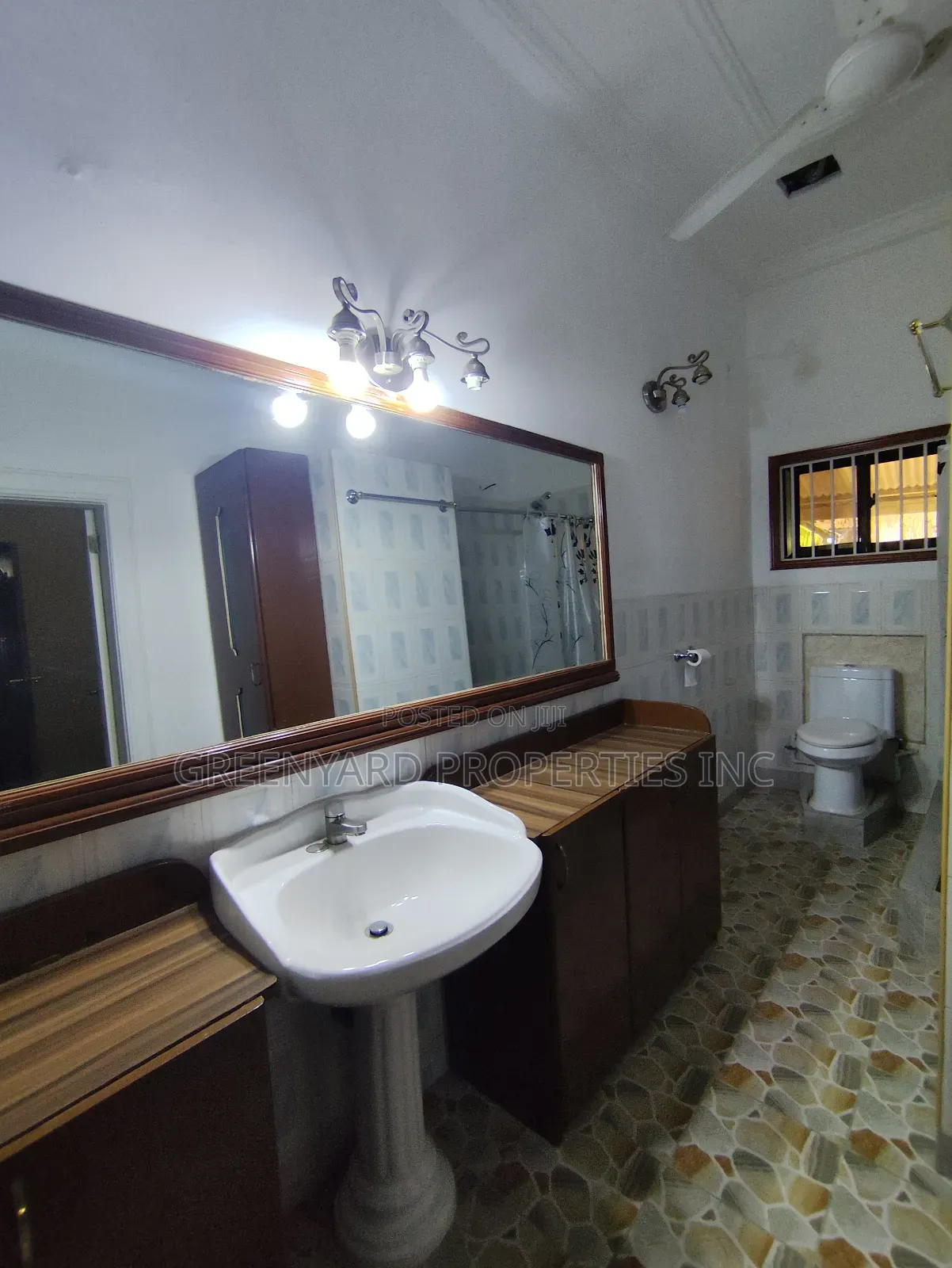 Furnished 8bdrm House in Ogbojo, East Legon for sale in East Legon
