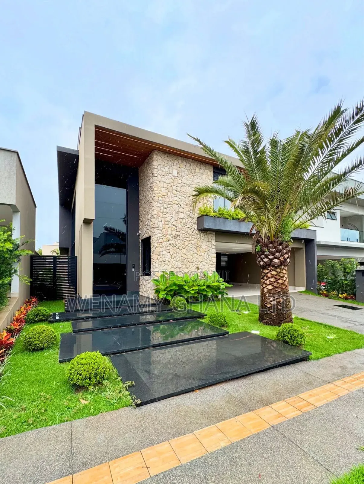 Furnished 4bdrm Duplex in Accra for sale in Accra Metropolitan