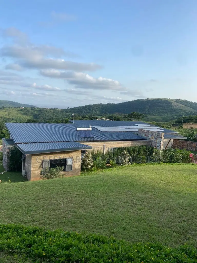 Furnished 8bdrm Mansion in Mountains, Aburi for sale in Aburi