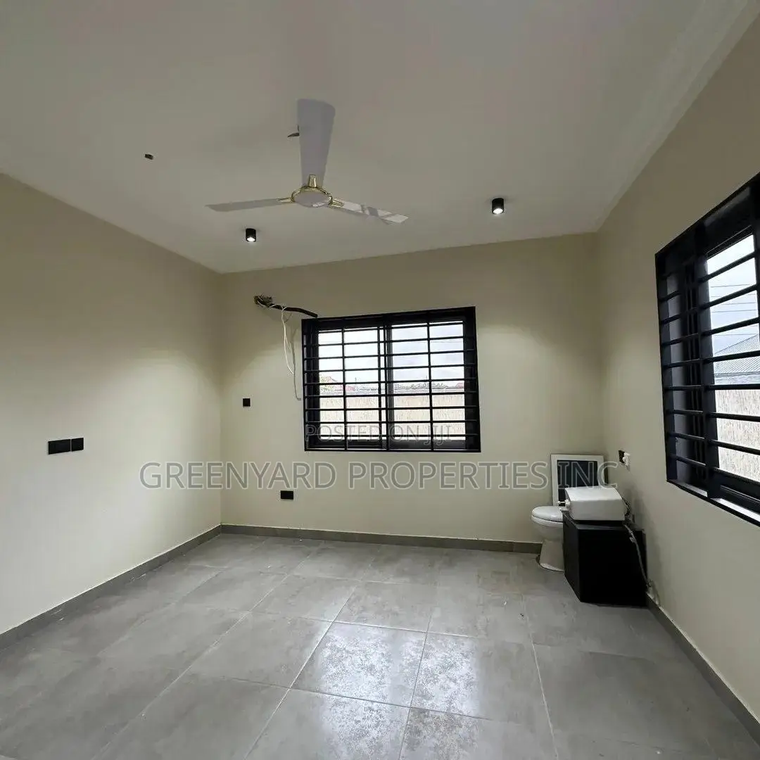 4bdrm House in Lakeside for sale in Lake Side Estate