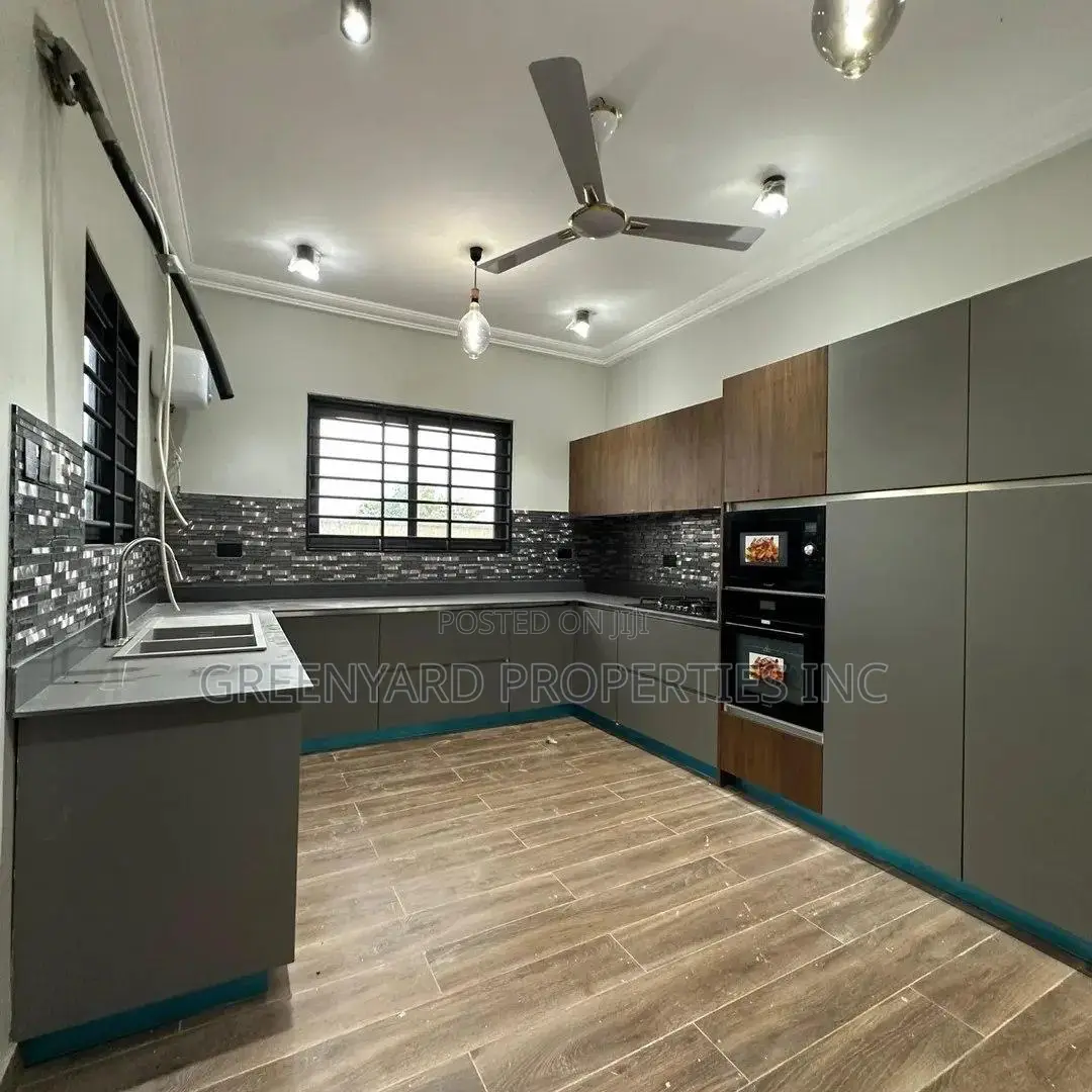 4bdrm House in Lakeside for sale in Lake Side Estate