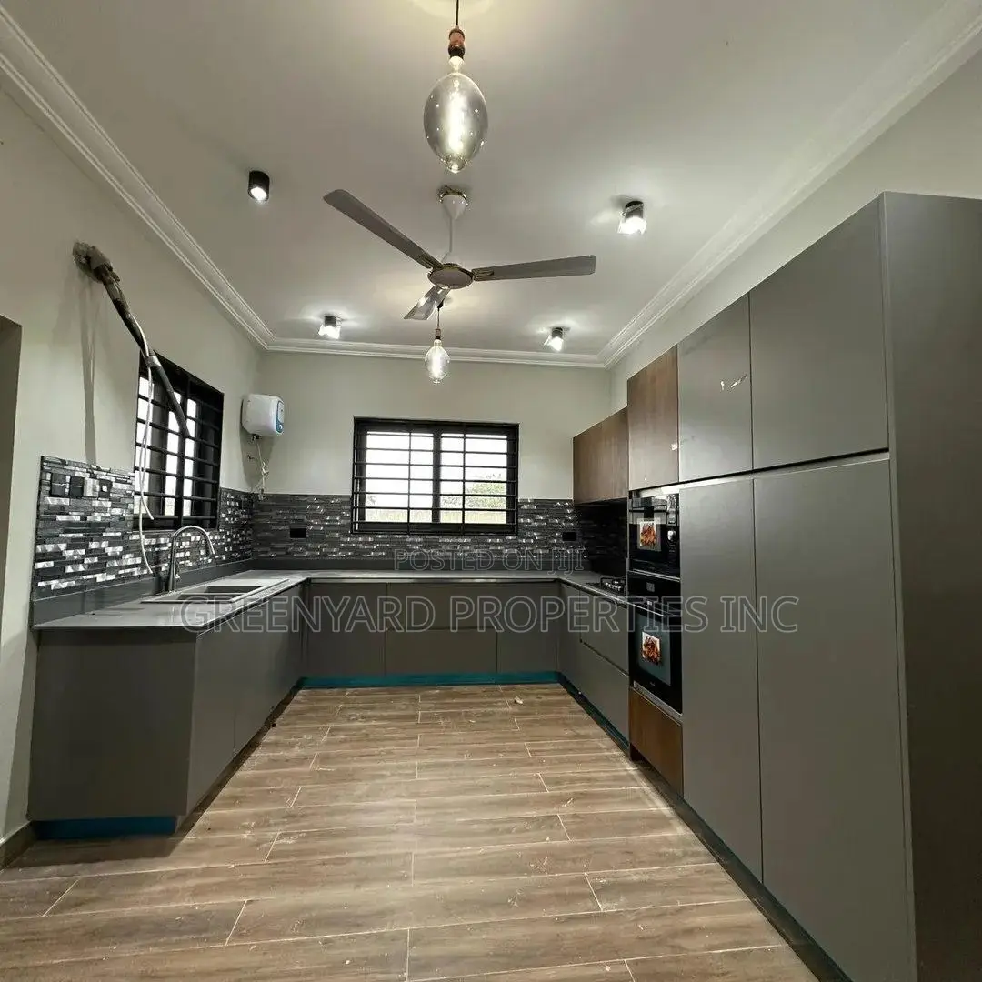 4bdrm House in Lakeside for sale in Lake Side Estate