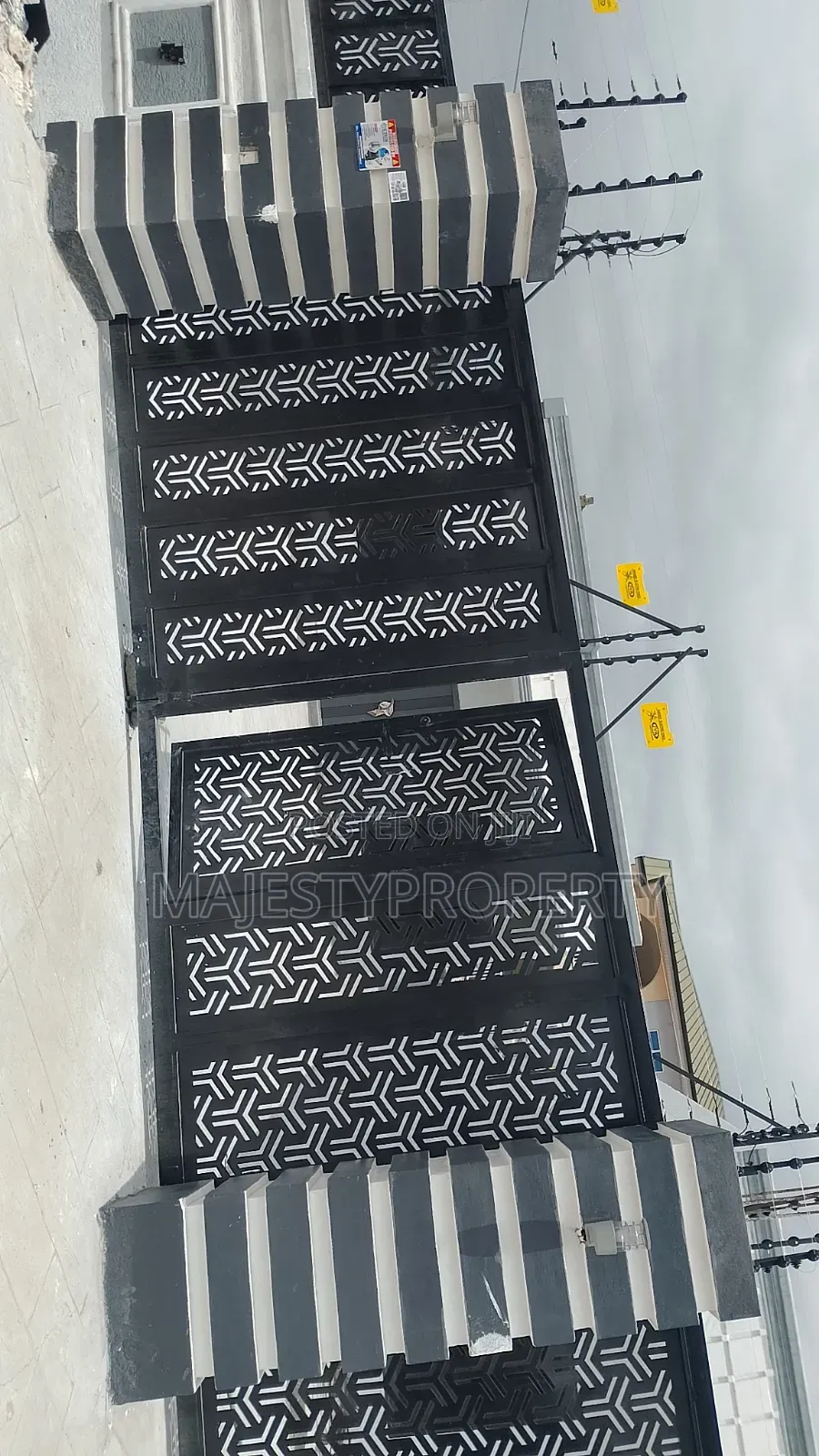 3bdrm Townhouse/Terrace in Batsona, Spintex for sale in Spintex
