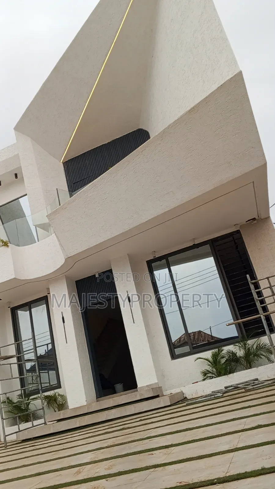 4bdrm Townhouse/Terrace in Ashaley Botwe, Adjiriganor for sale in Adjiriganor