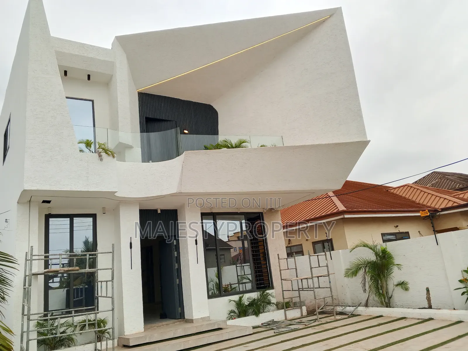 4bdrm Townhouse/Terrace in Ashaley Botwe, Adjiriganor for sale in Adjiriganor