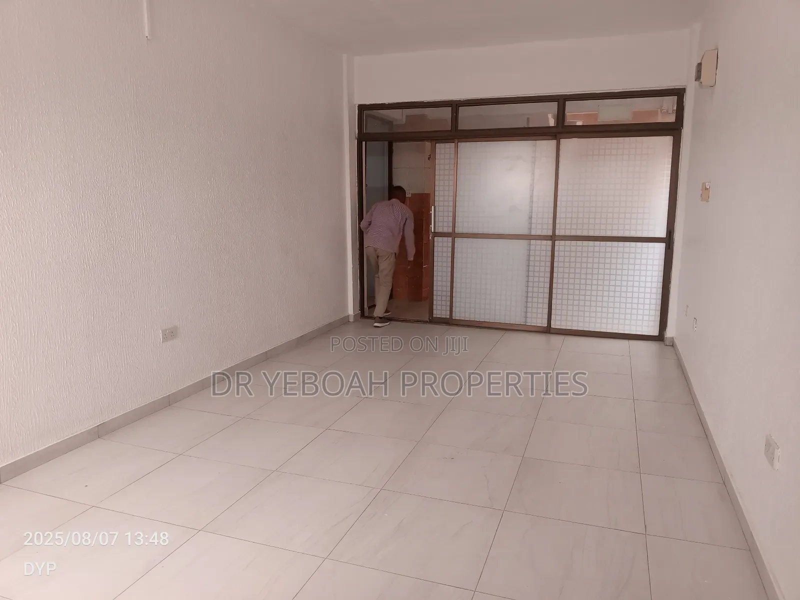 Spintex Road:- Shop or Office Space to Let in Spintex