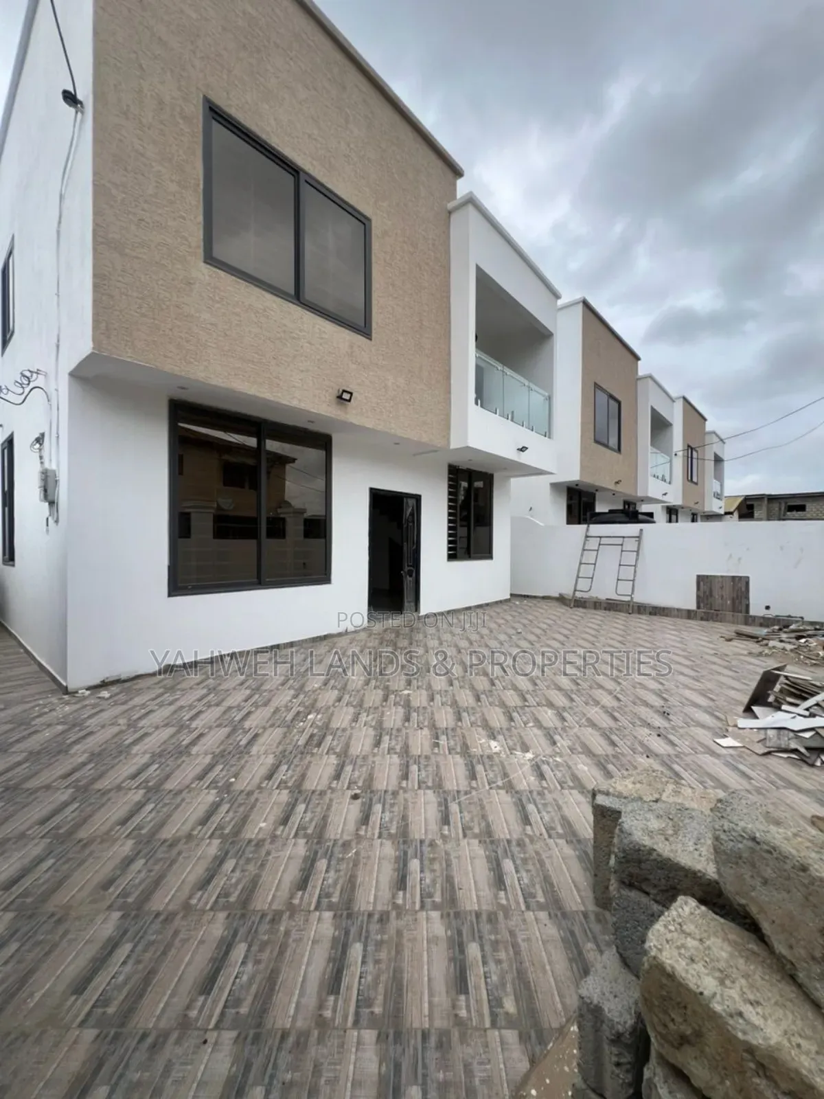 3bdrm House in Hfc Estate, Spintex for sale in Spintex