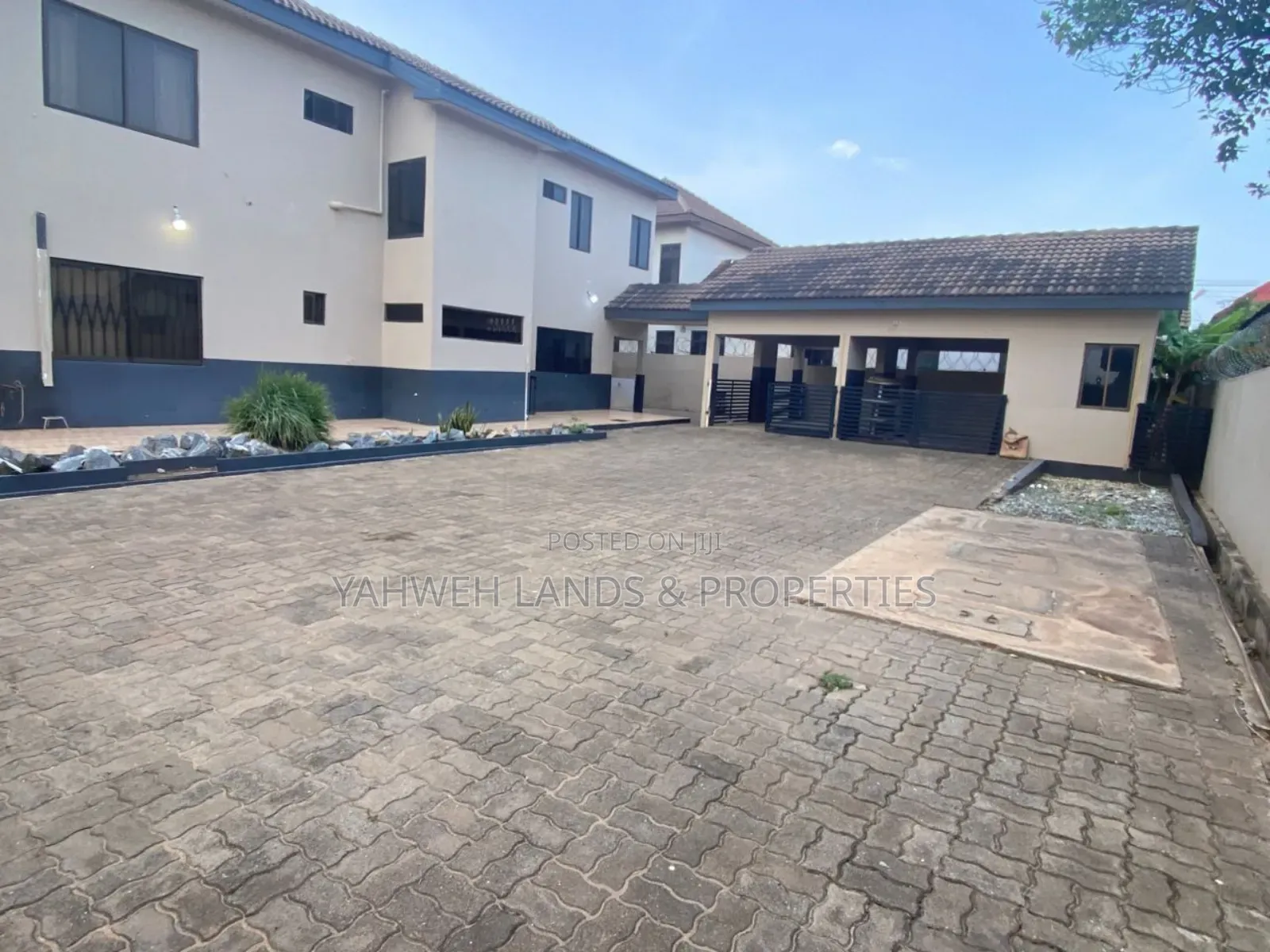6bdrm House in Spintex for sale in Spintex