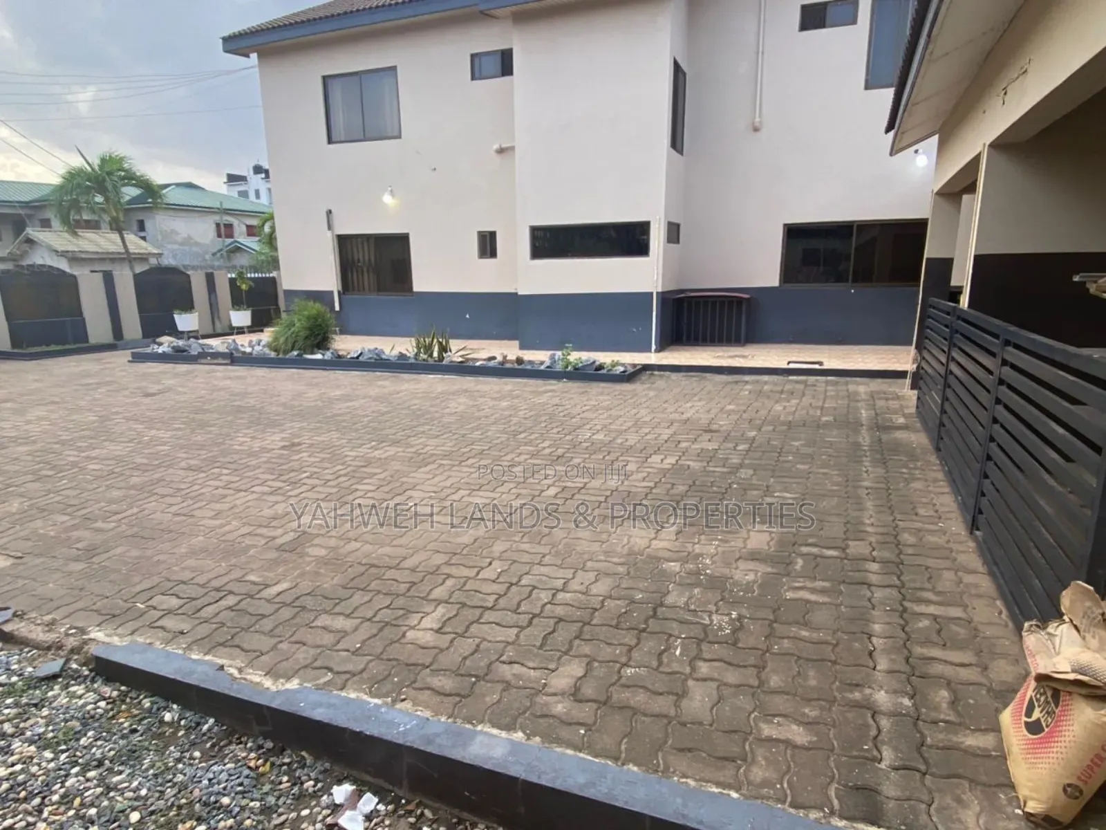 6bdrm House in Spintex for sale in Spintex