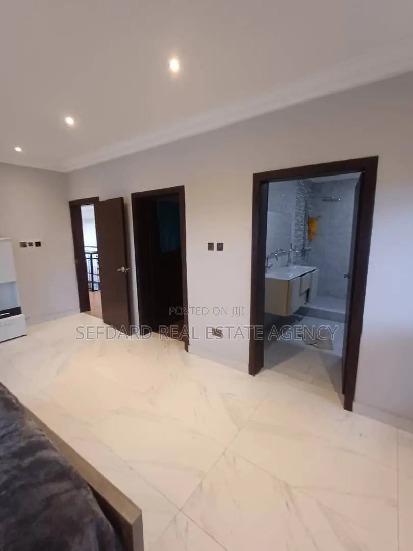 7bdrm House in Sefdard Properties, Achimota for sale in Achimota