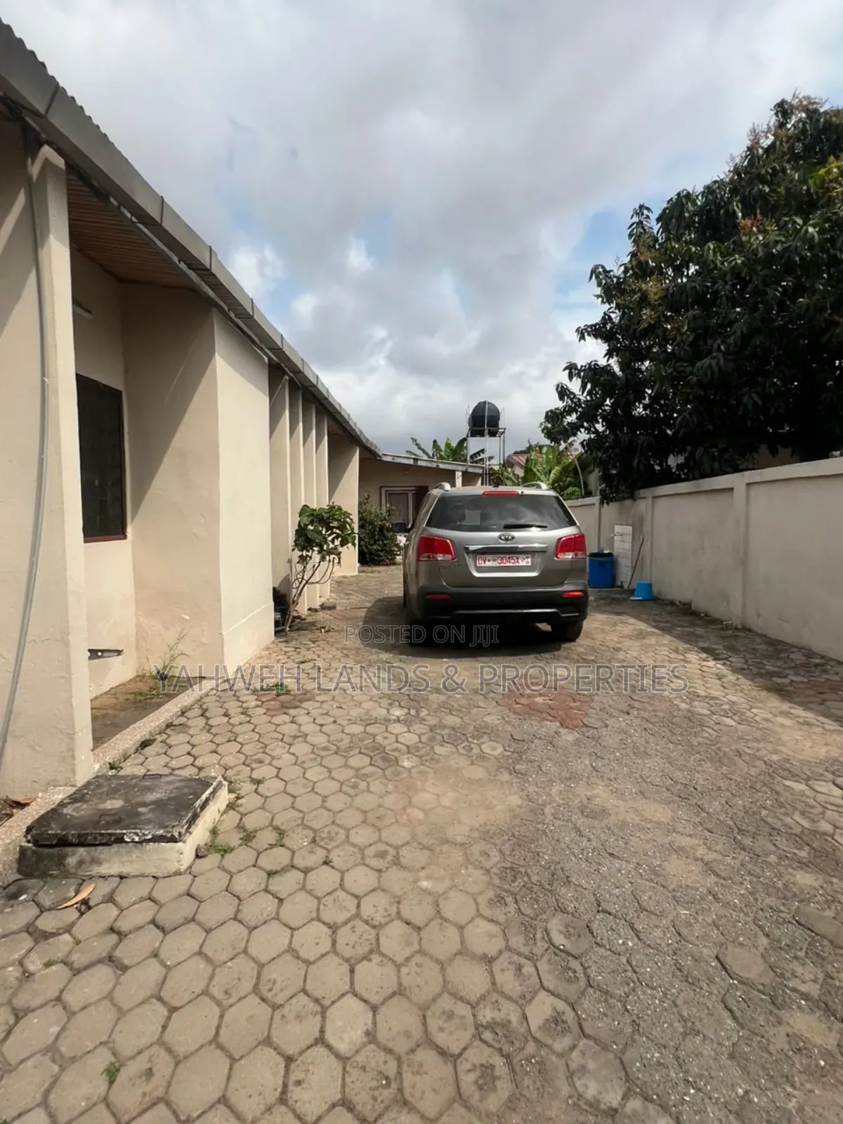 5bdrm House in Spintex for sale in Spintex
