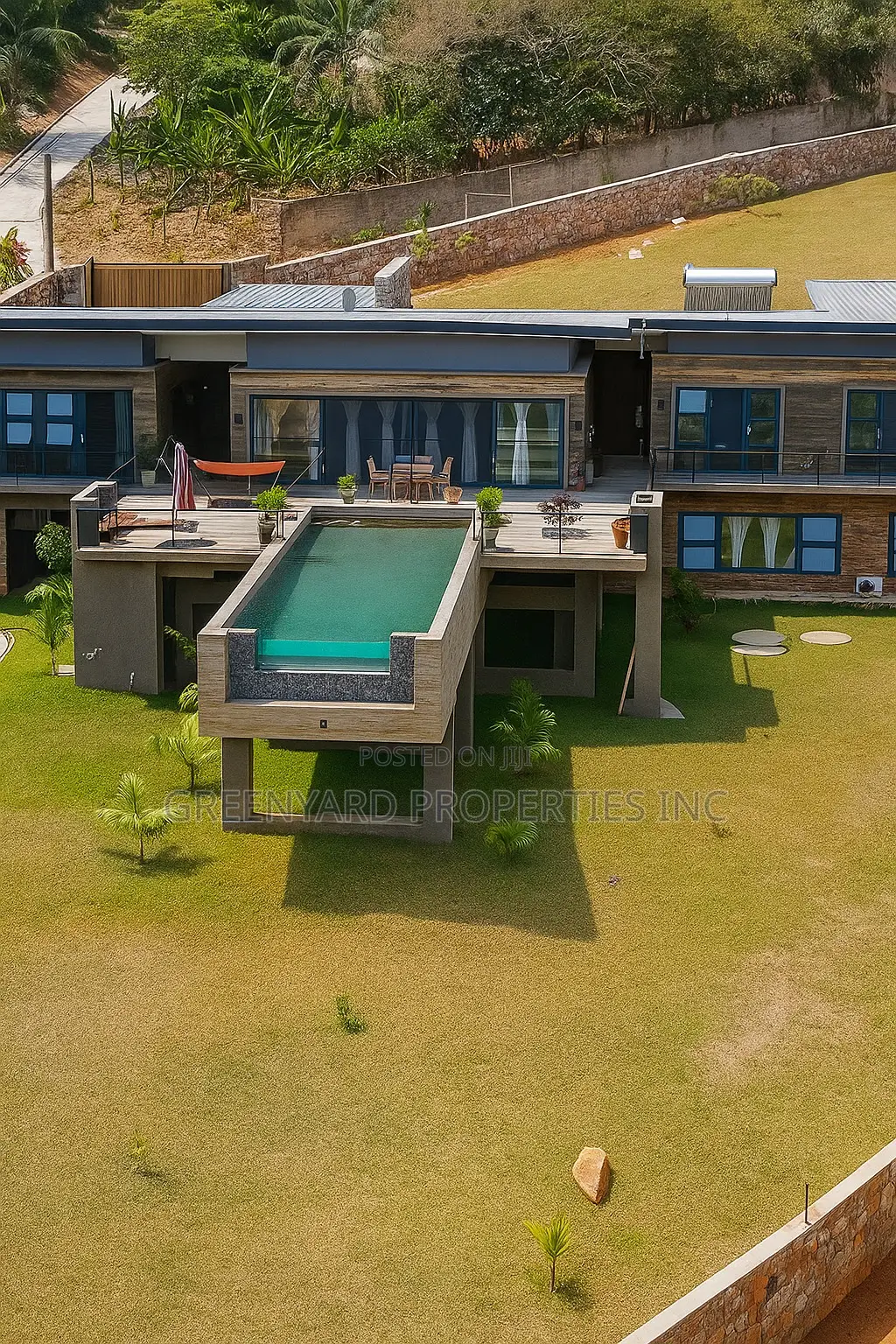 Furnished 8bdrm Mansion in Mountains, Aburi for sale in Aburi