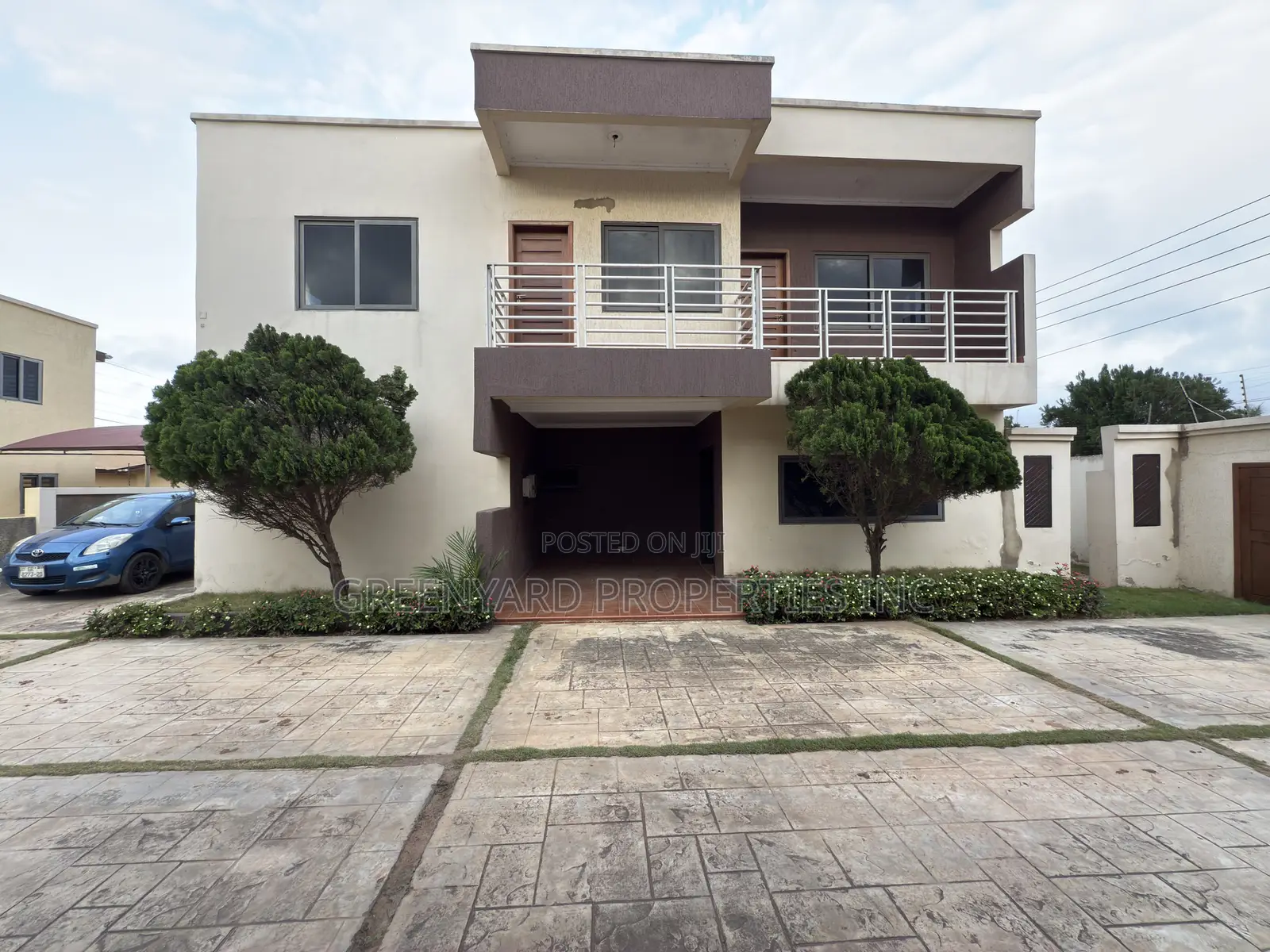 4bdrm Townhouse/Terrace in American House, East Legon for sale in East Legon