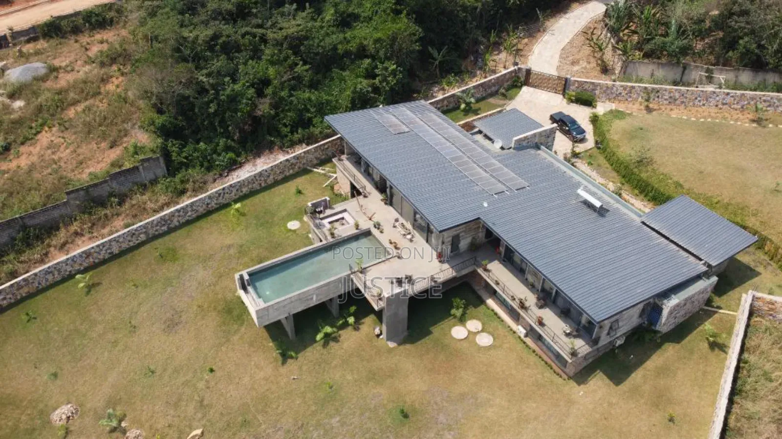5bdrm Mansion in Aburi for sale in Aburi
