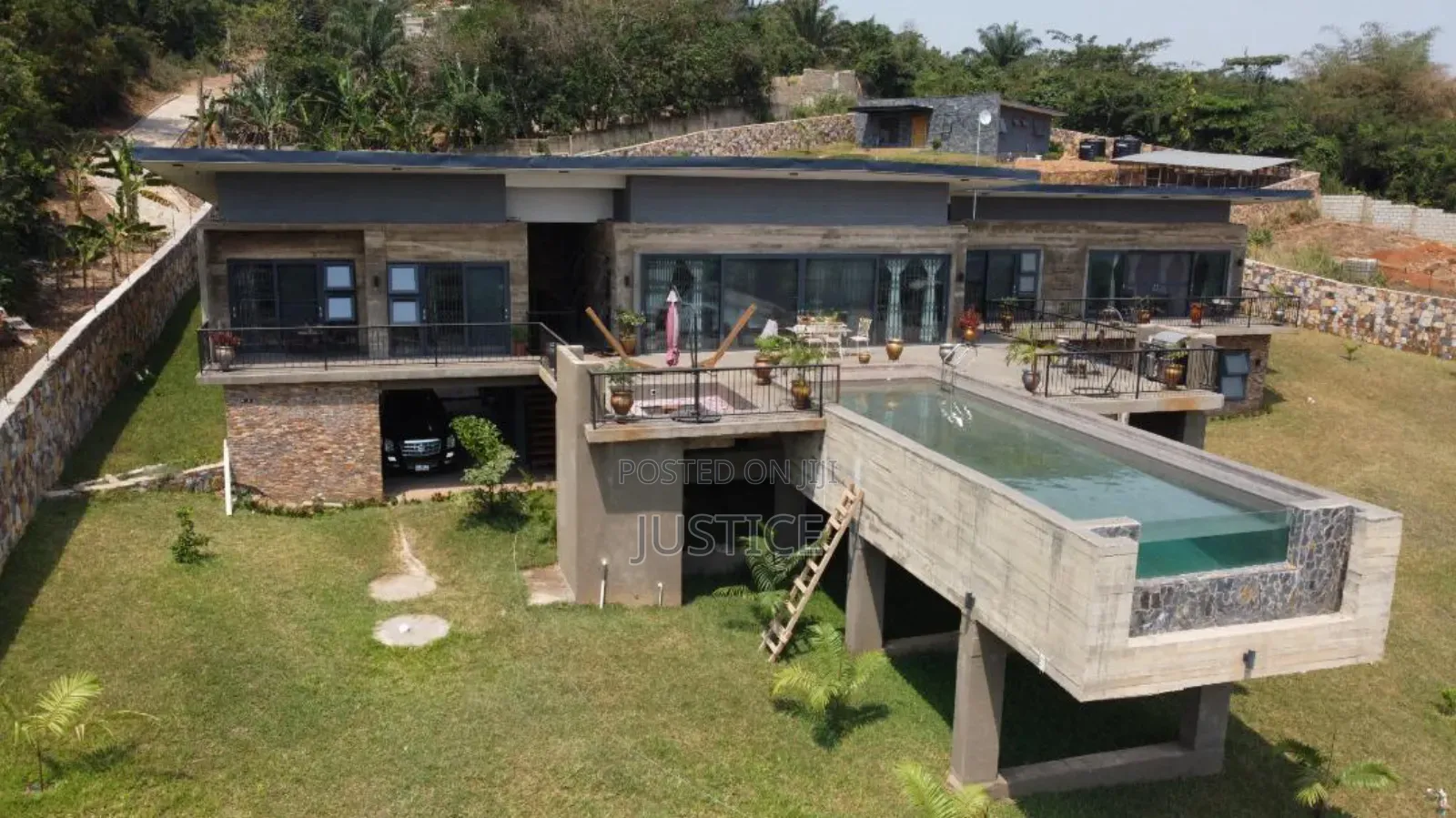 5bdrm Mansion in Aburi for sale in Aburi