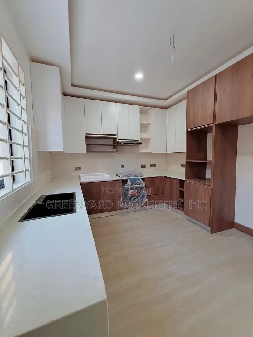 4bdrm House in Sakumono, Spintex for sale in Spintex