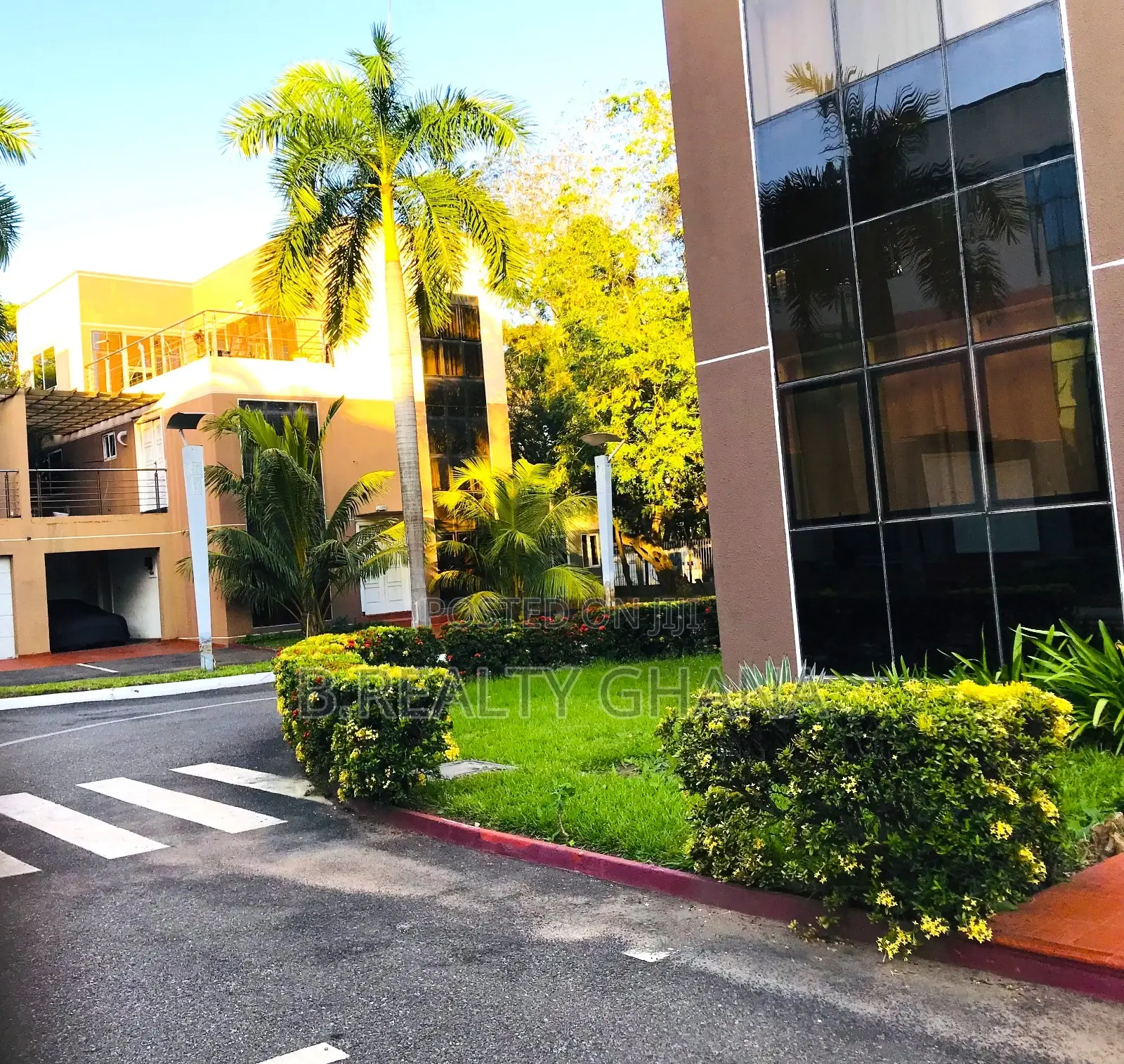 Furnished 4bdrm House in Shopping Arcade Area for sale in Shopping Arcade Area