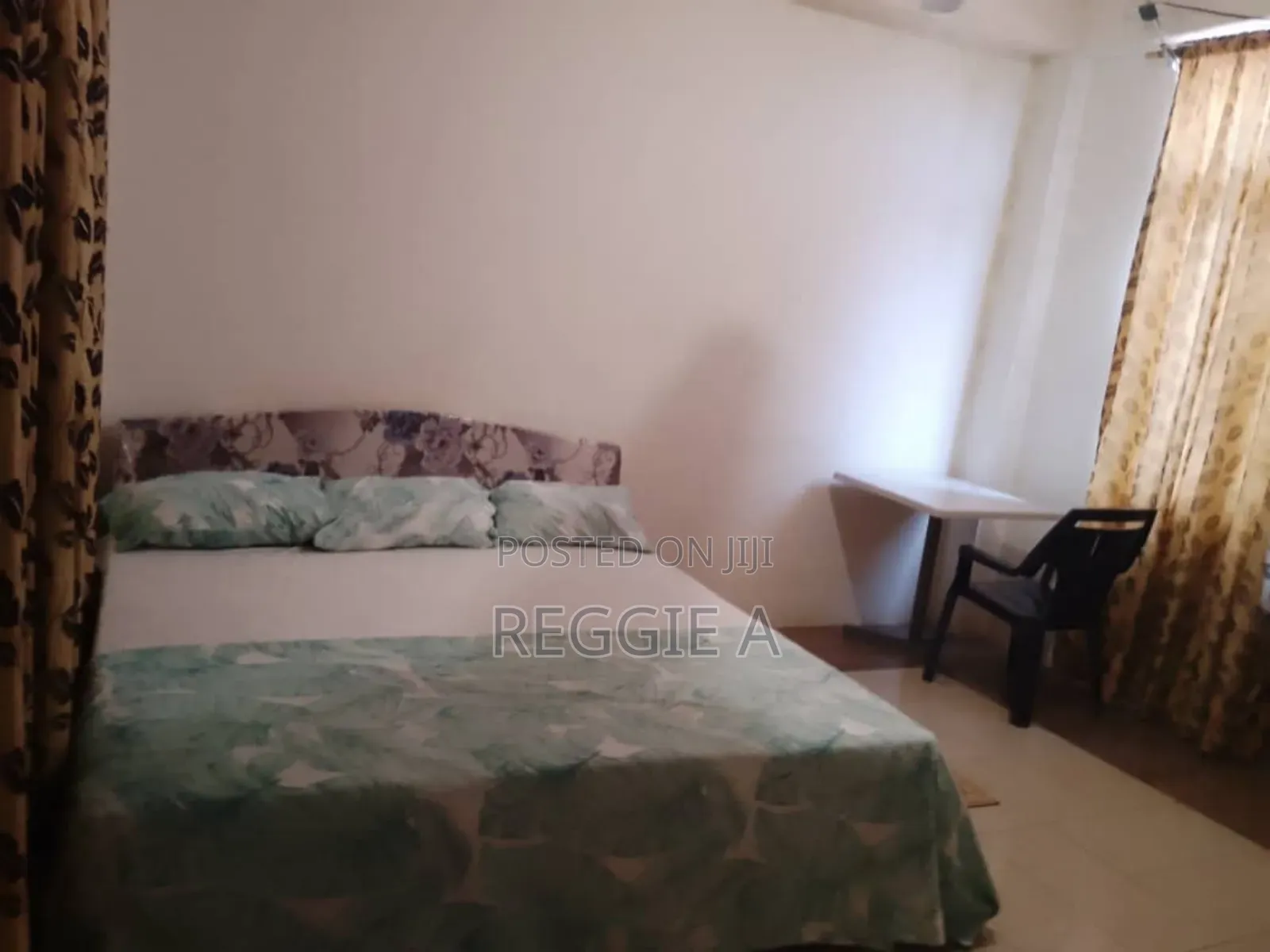¢150 a Day, Private Ensuite Bedroom in a Shared Flat in Top Base
