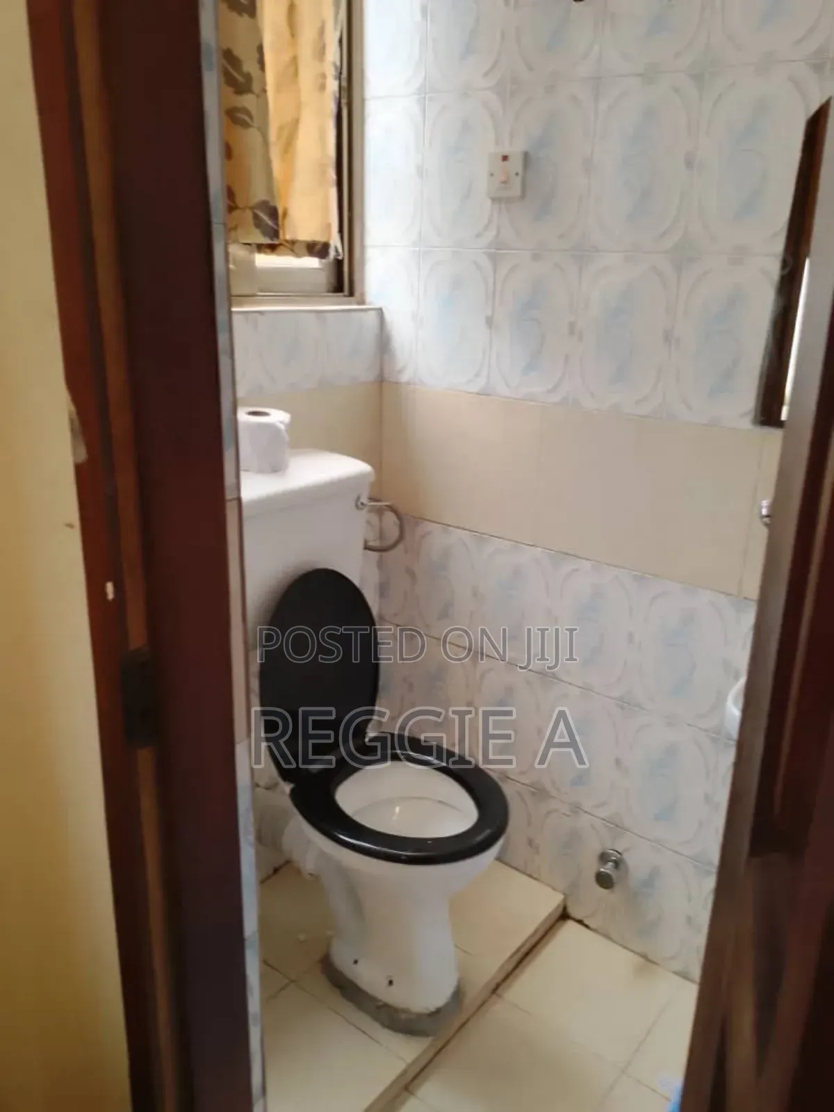 ¢150 a Day, Private Ensuite Bedroom in a Shared Flat in Top Base