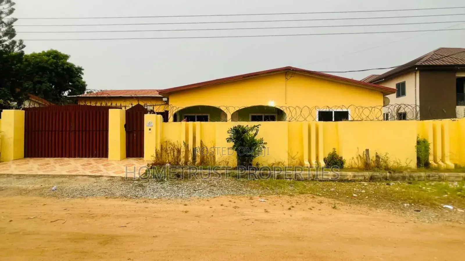 5bdrm Block of Flats in Home Trust, Ablekuma for sale in Ablekuma