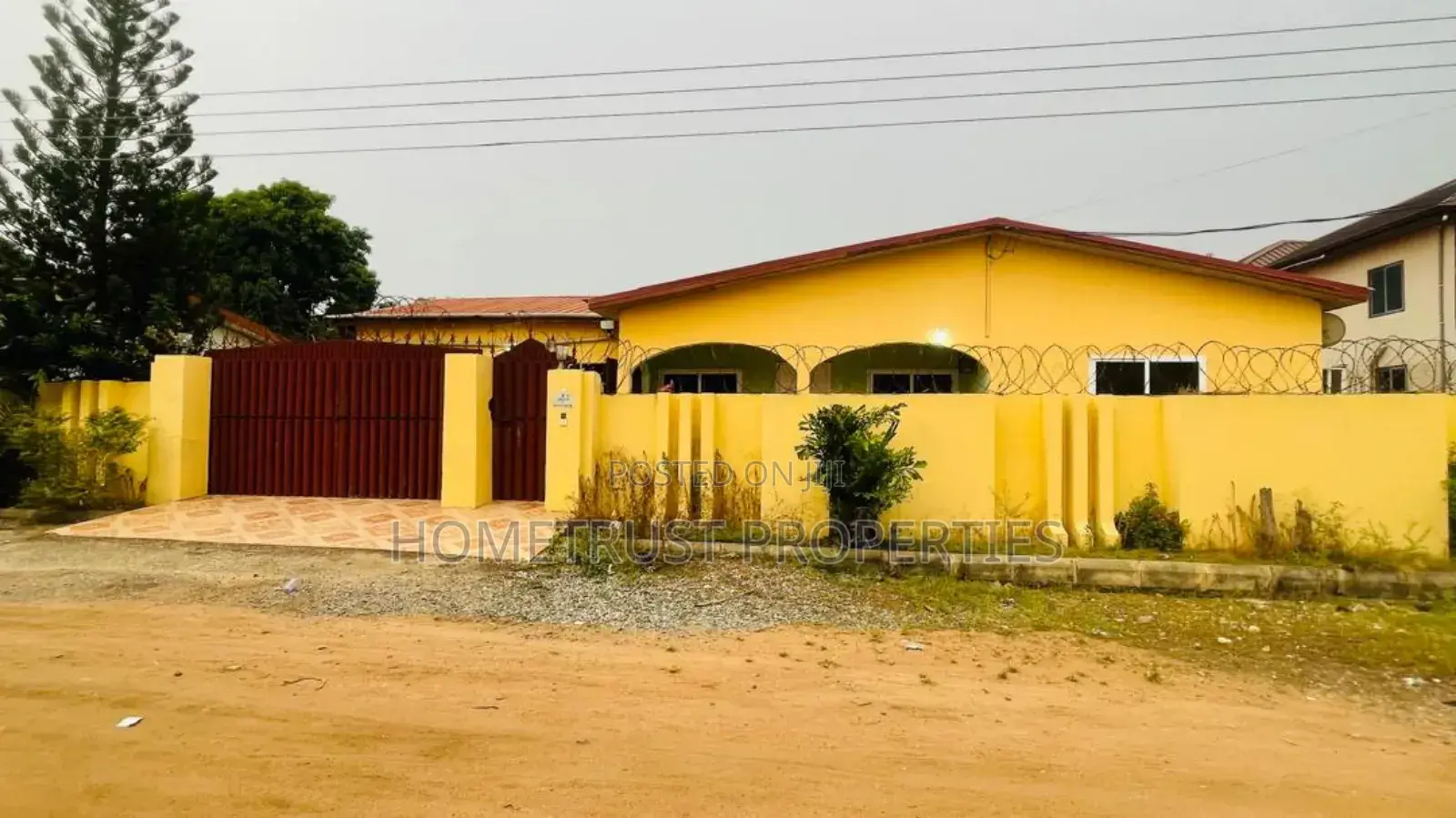 5bdrm Block of Flats in Home Trust, Ablekuma for sale in Ablekuma