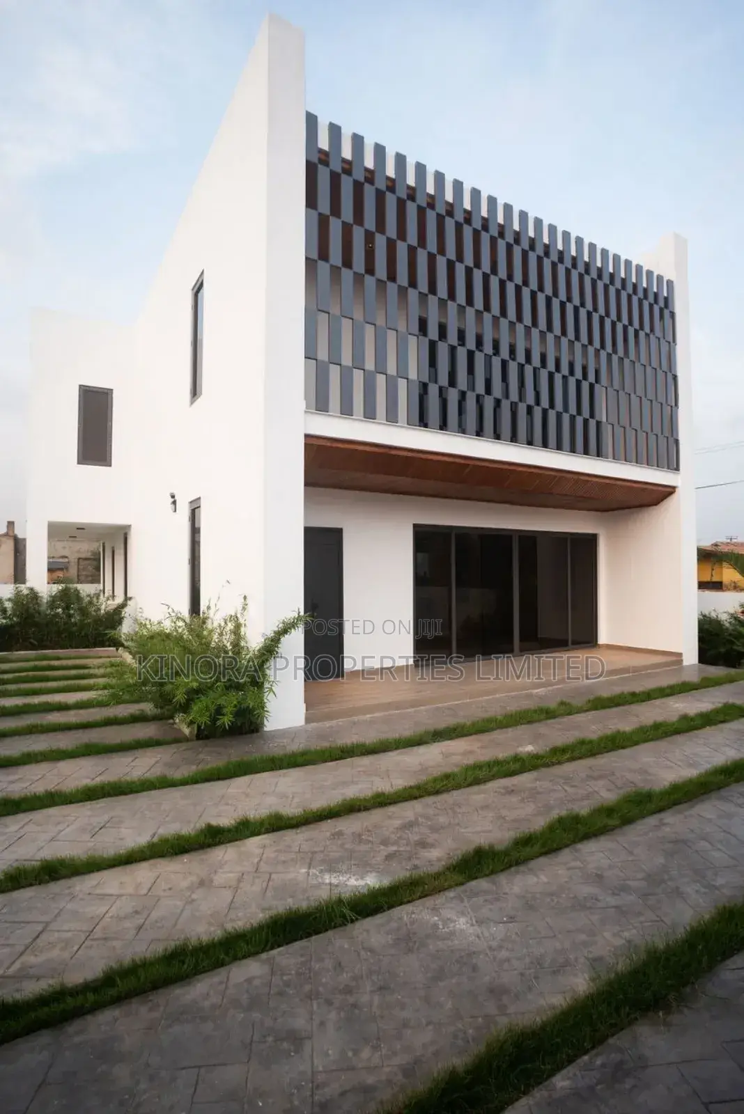 4bdrm Duplex in School Junction for sale in School Junction