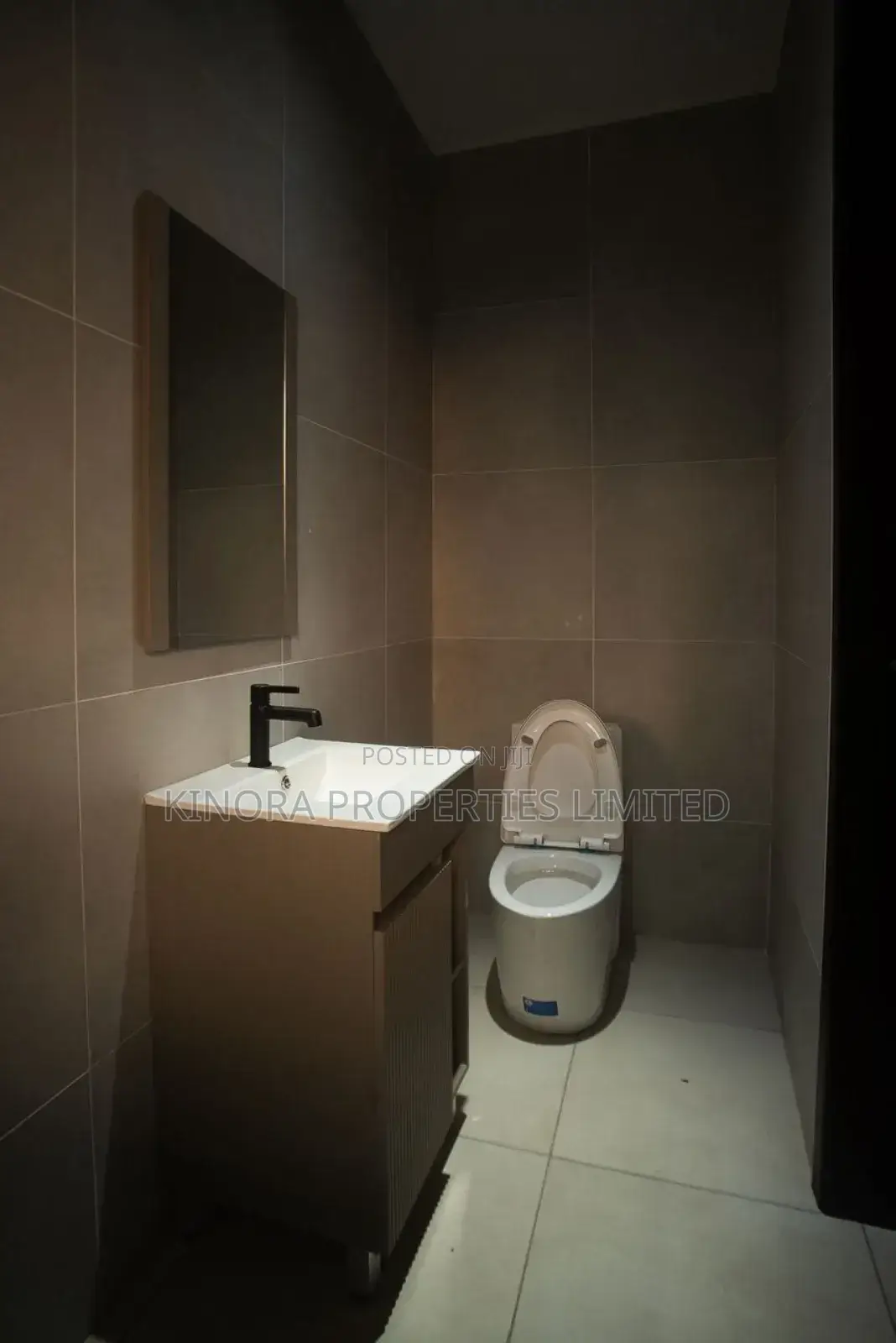 4bdrm Duplex in School Junction for sale in School Junction